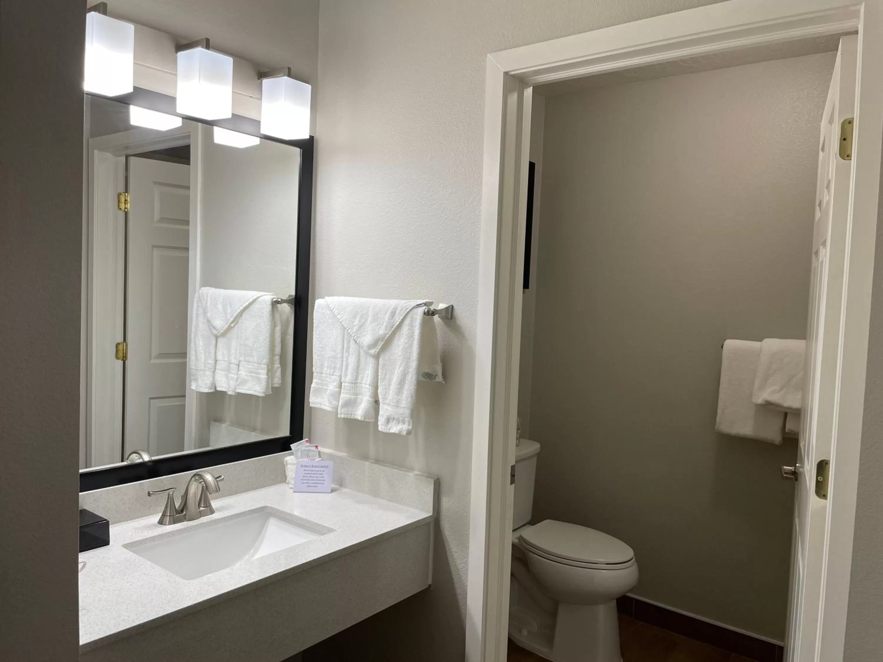 King Room with Roll-in Shower - Mobility Access/Non-Smoking in Wingate by Wyndham Cedar City