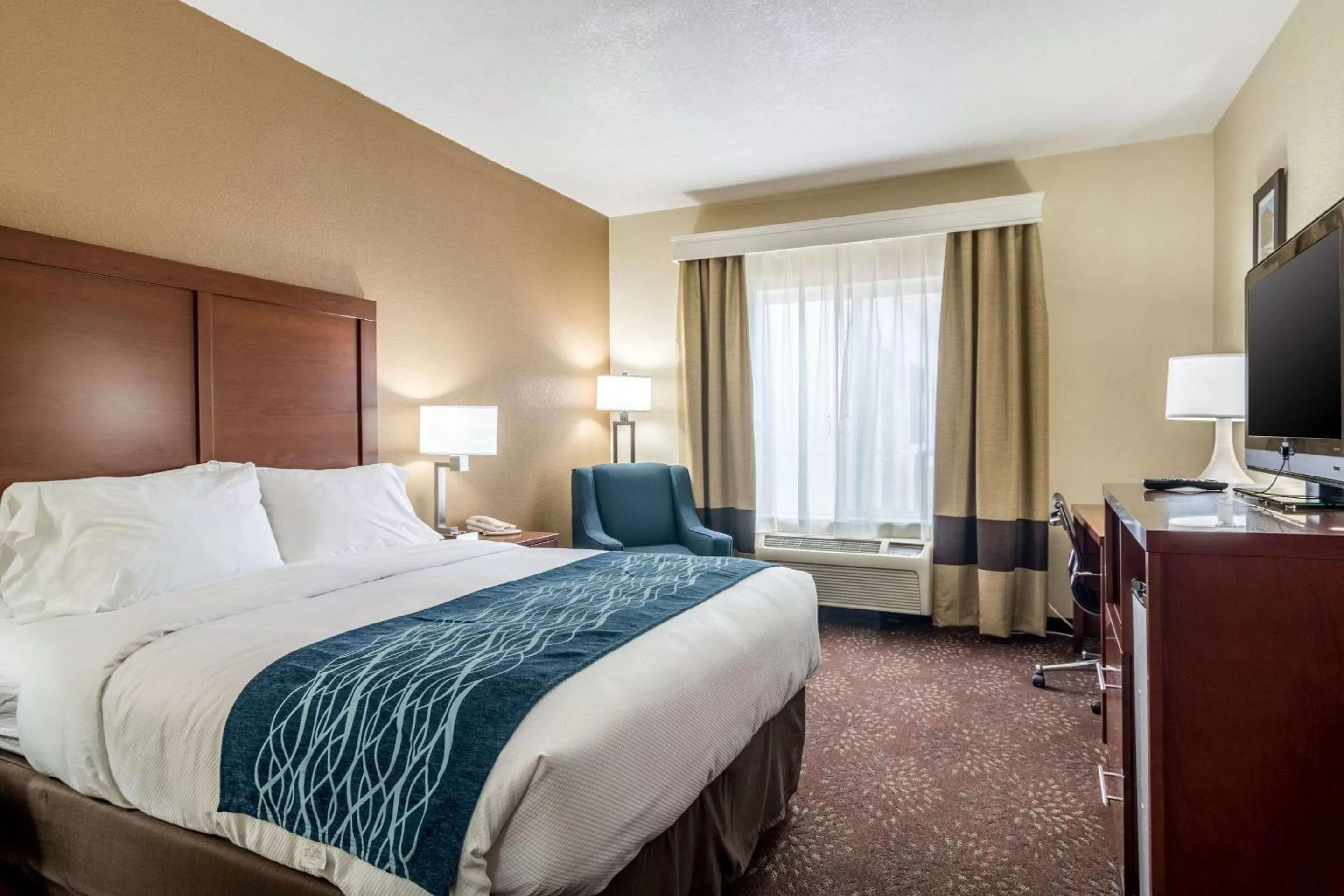 Queen Room - Non-Smoking in Comfort Inn & Suites - Hannibal