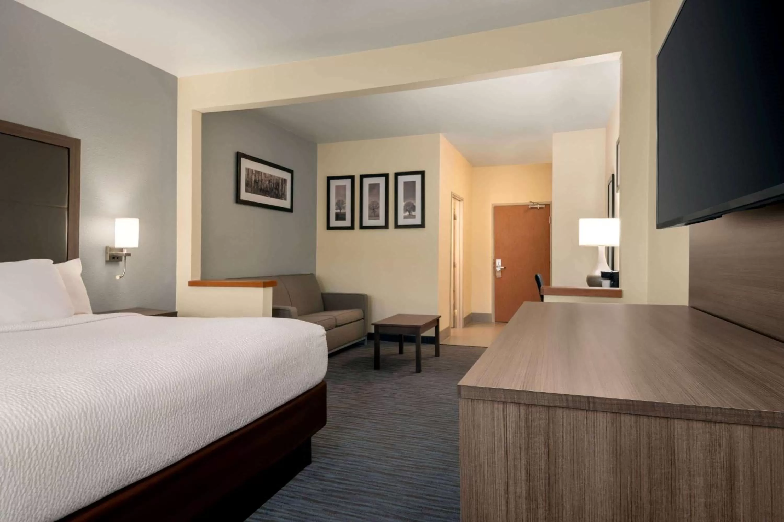 Deluxe King Room - Mobility Access/Non-Smoking in Wingate by Wyndham Appleton