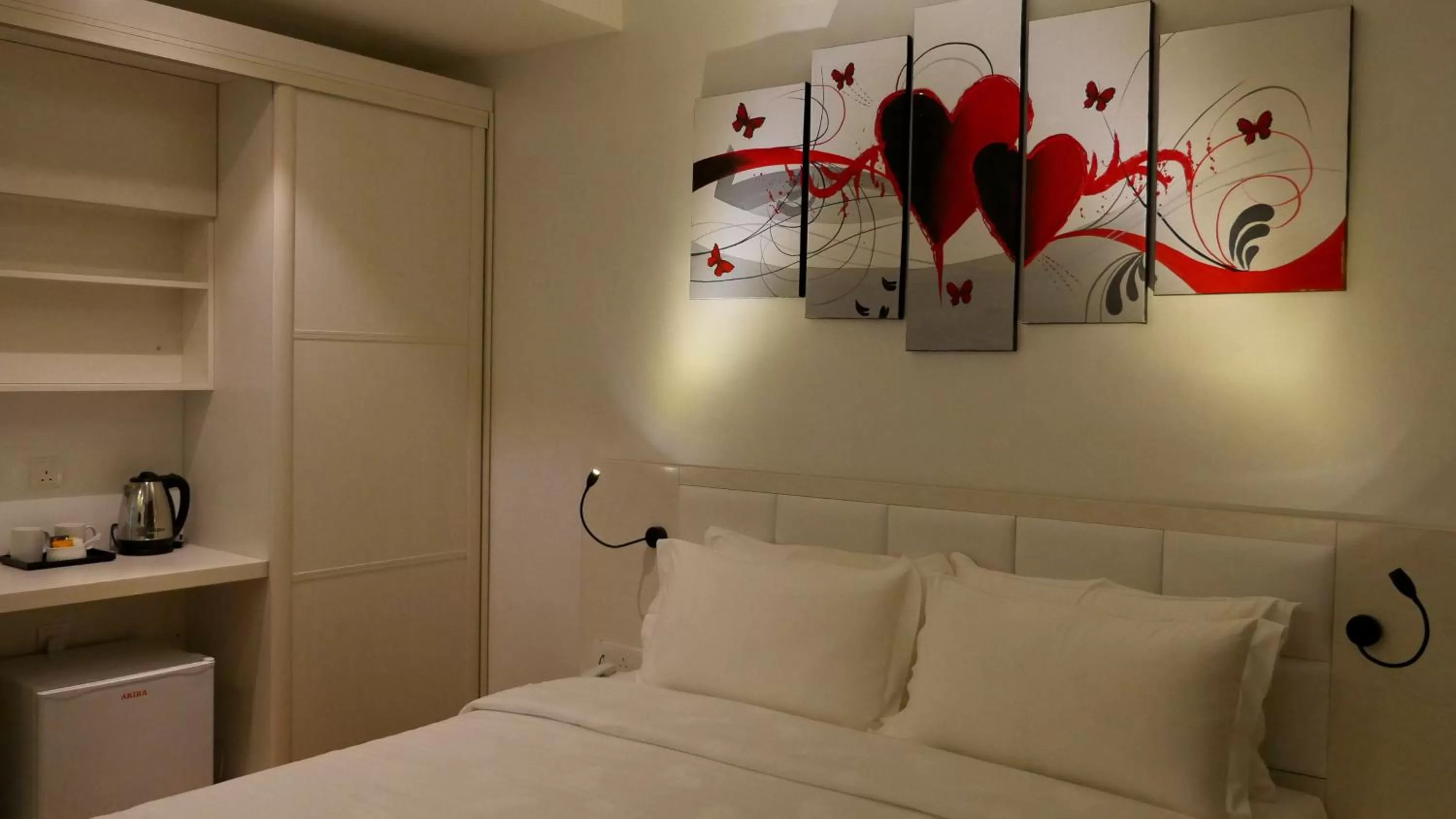 Deluxe Queen Room in Pine Garden Hotel