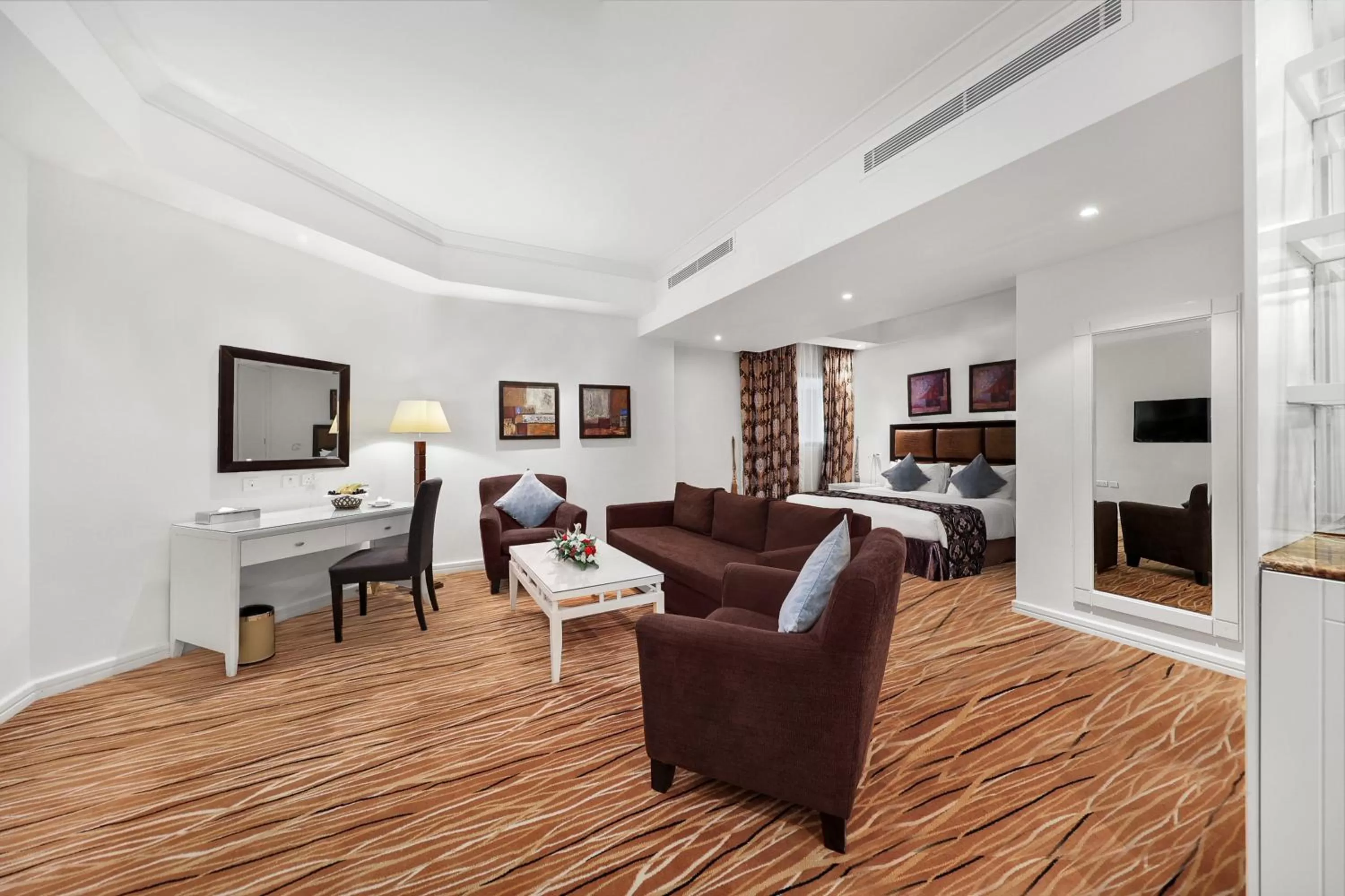 Deluxe King Room in Plaza Inn Doha