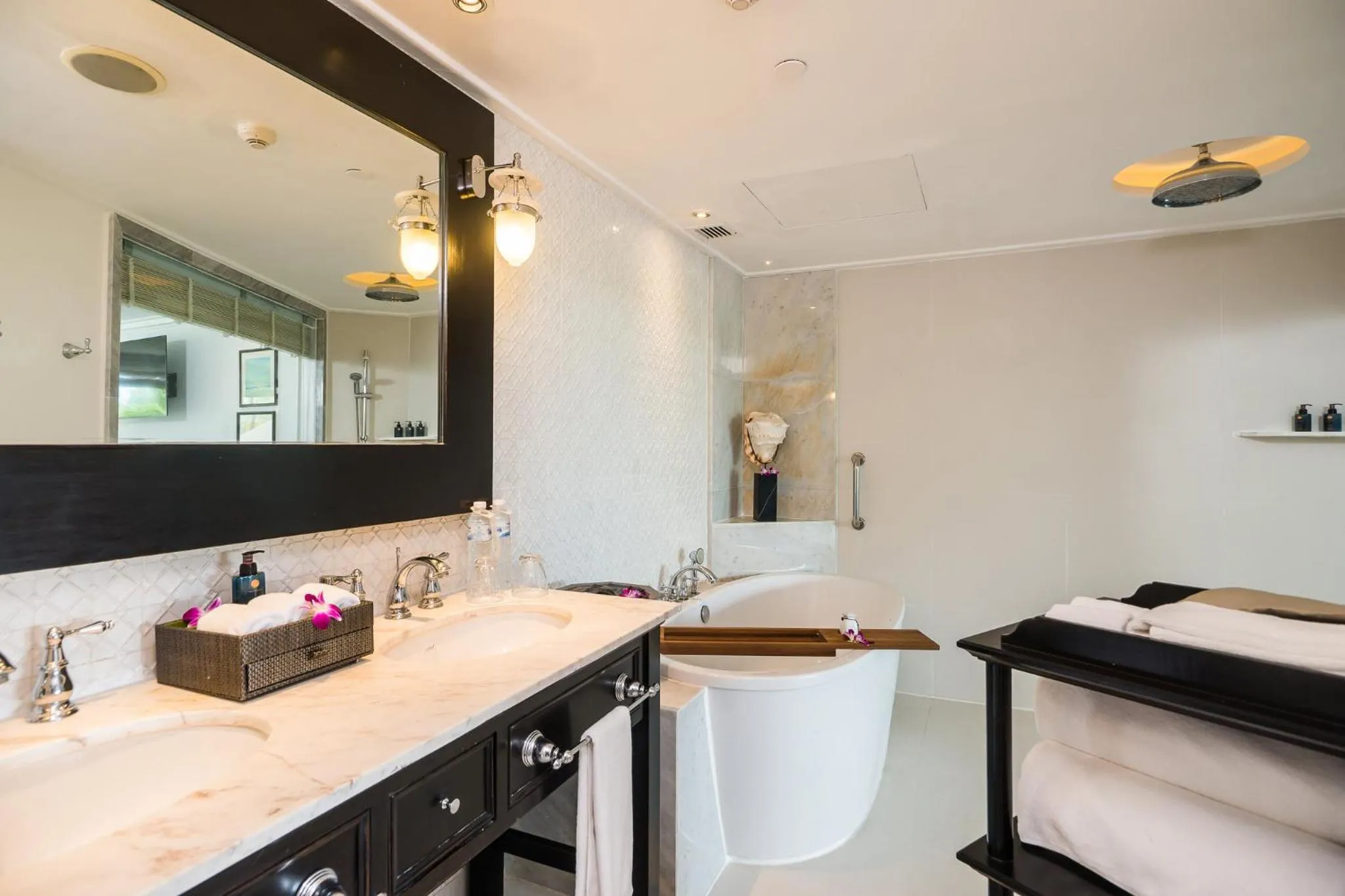 Classic King Room with Ocean View in InterContinental Koh Samui Resort, an IHG Hotel