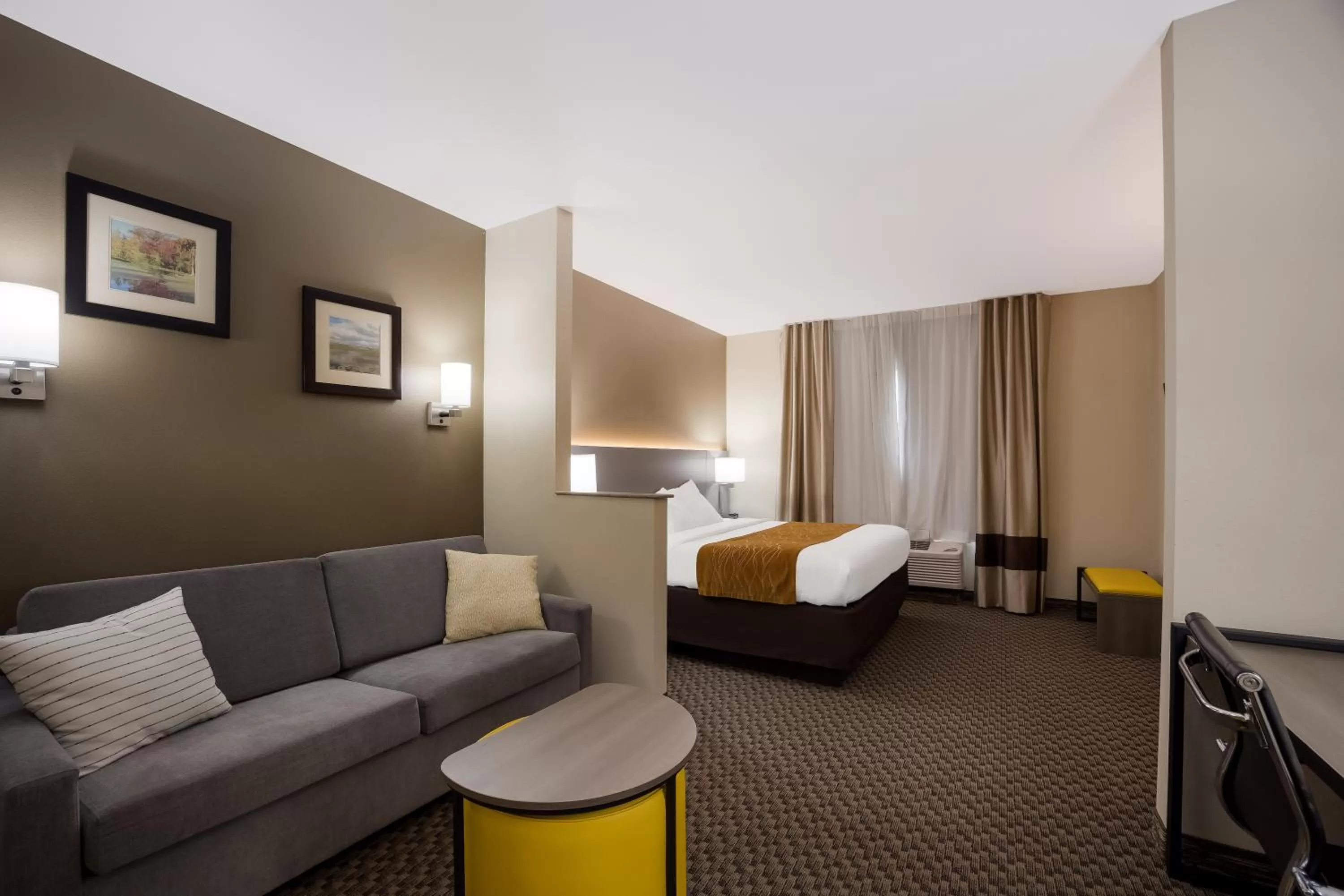 King Suite - Accessible/Non-Smoking in Comfort Inn & Suites Midway - Tallahassee West