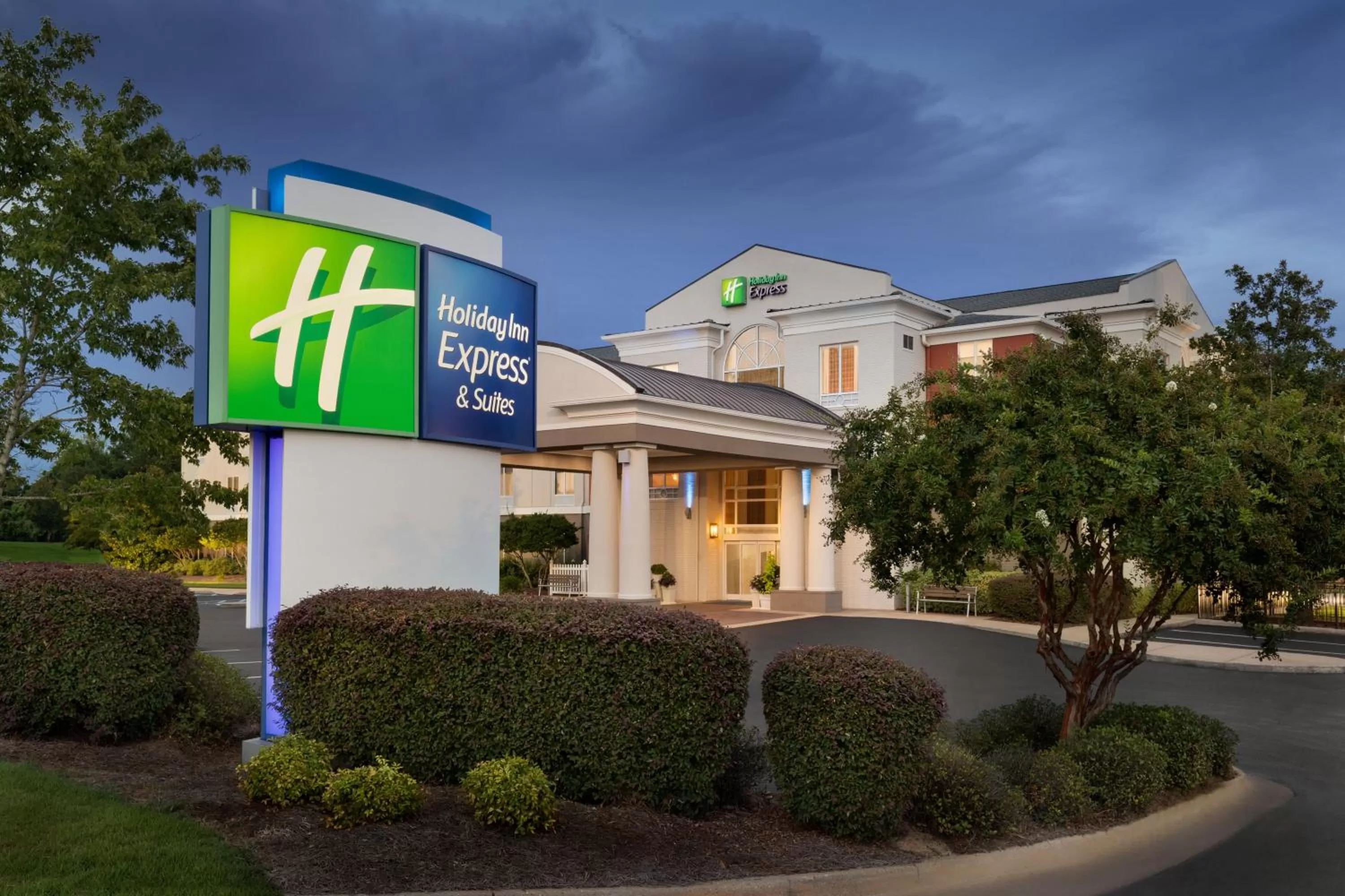 Holiday Inn Express Hotel & Suites Auburn - University Area by IHG
