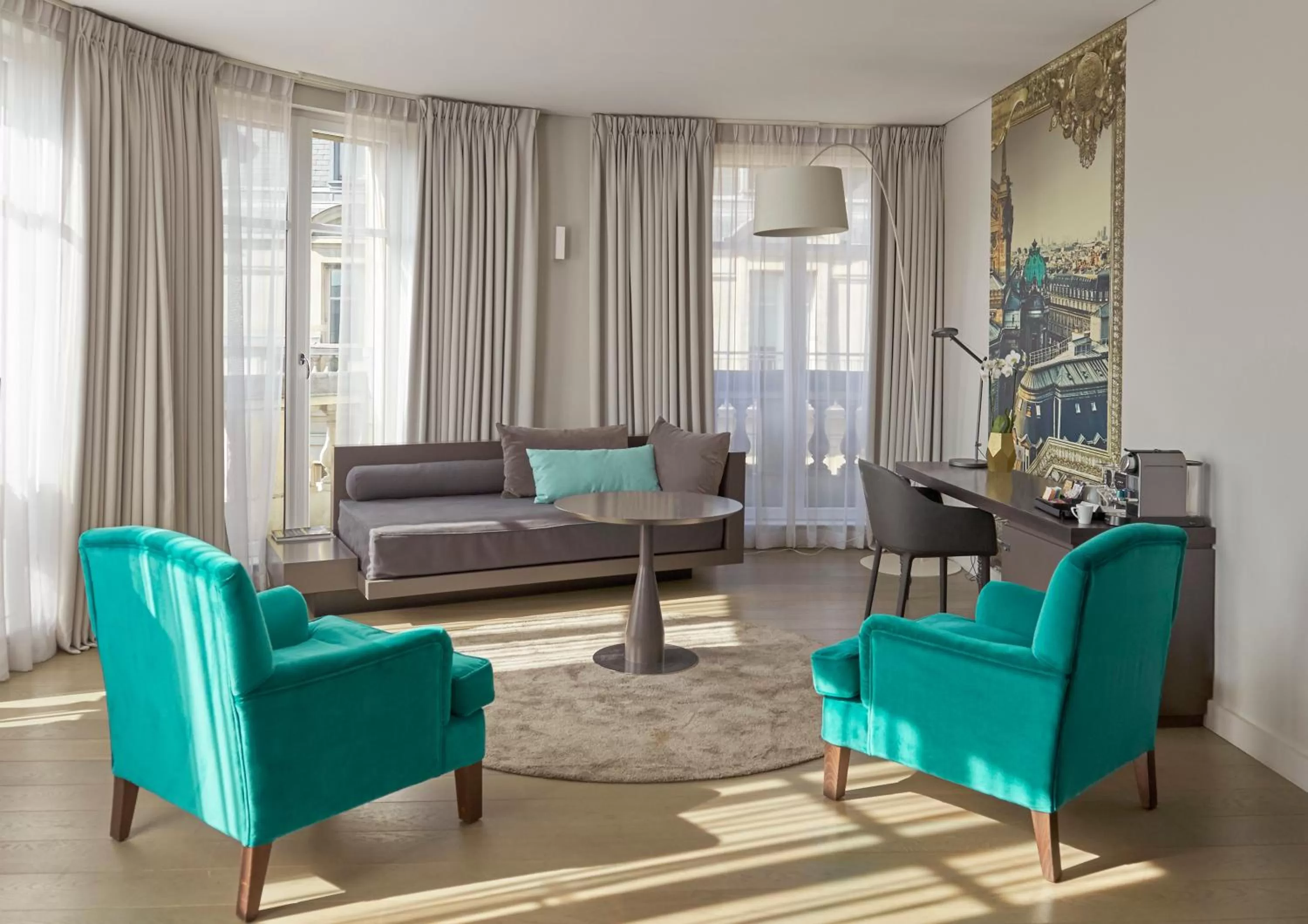 Junior Queen Suite bed with single sofa bed in Hotel Indigo Paris - Opera by IHG