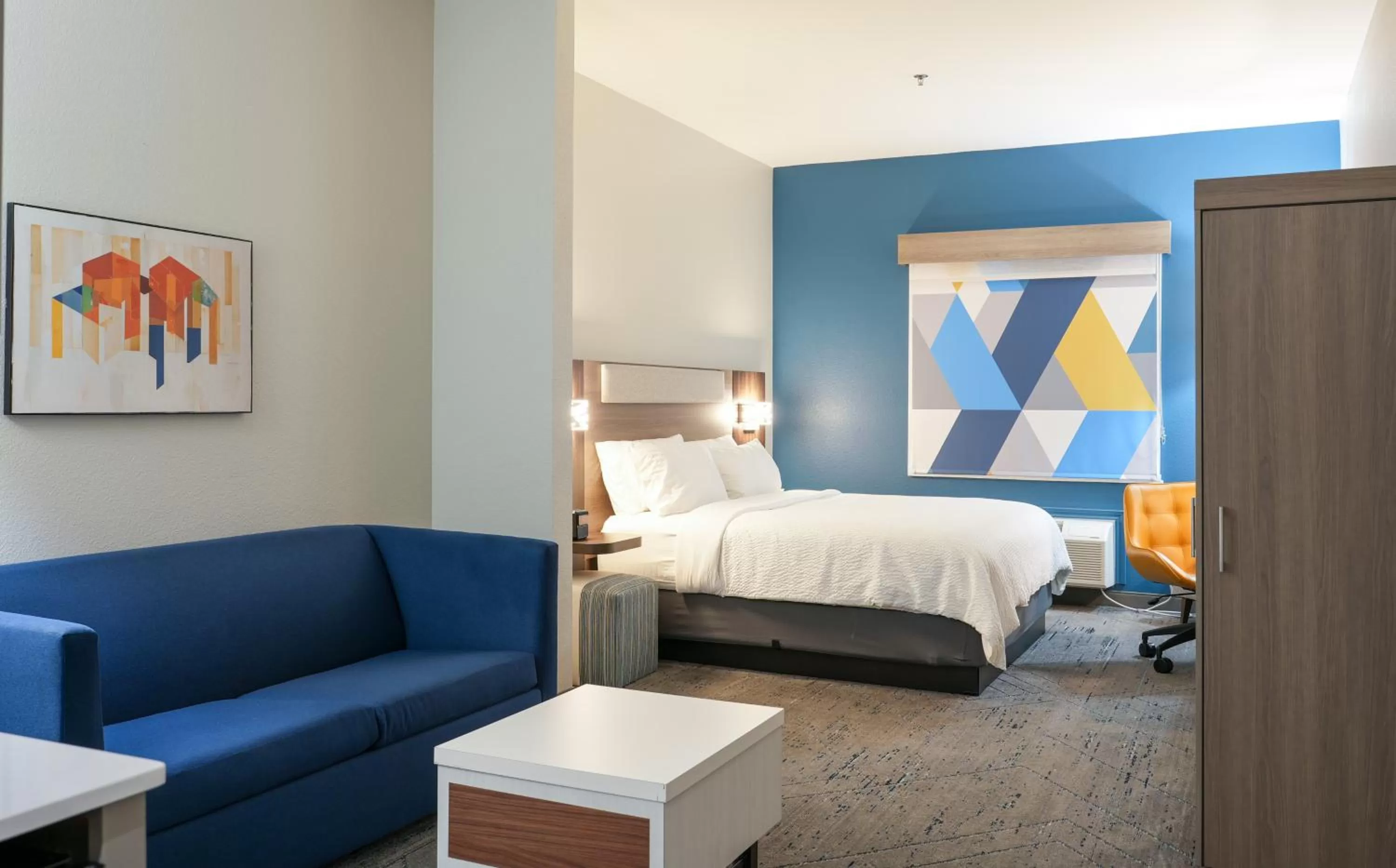 King Suite in Holiday Inn Express Hotel & Suites Cedar Hill by IHG