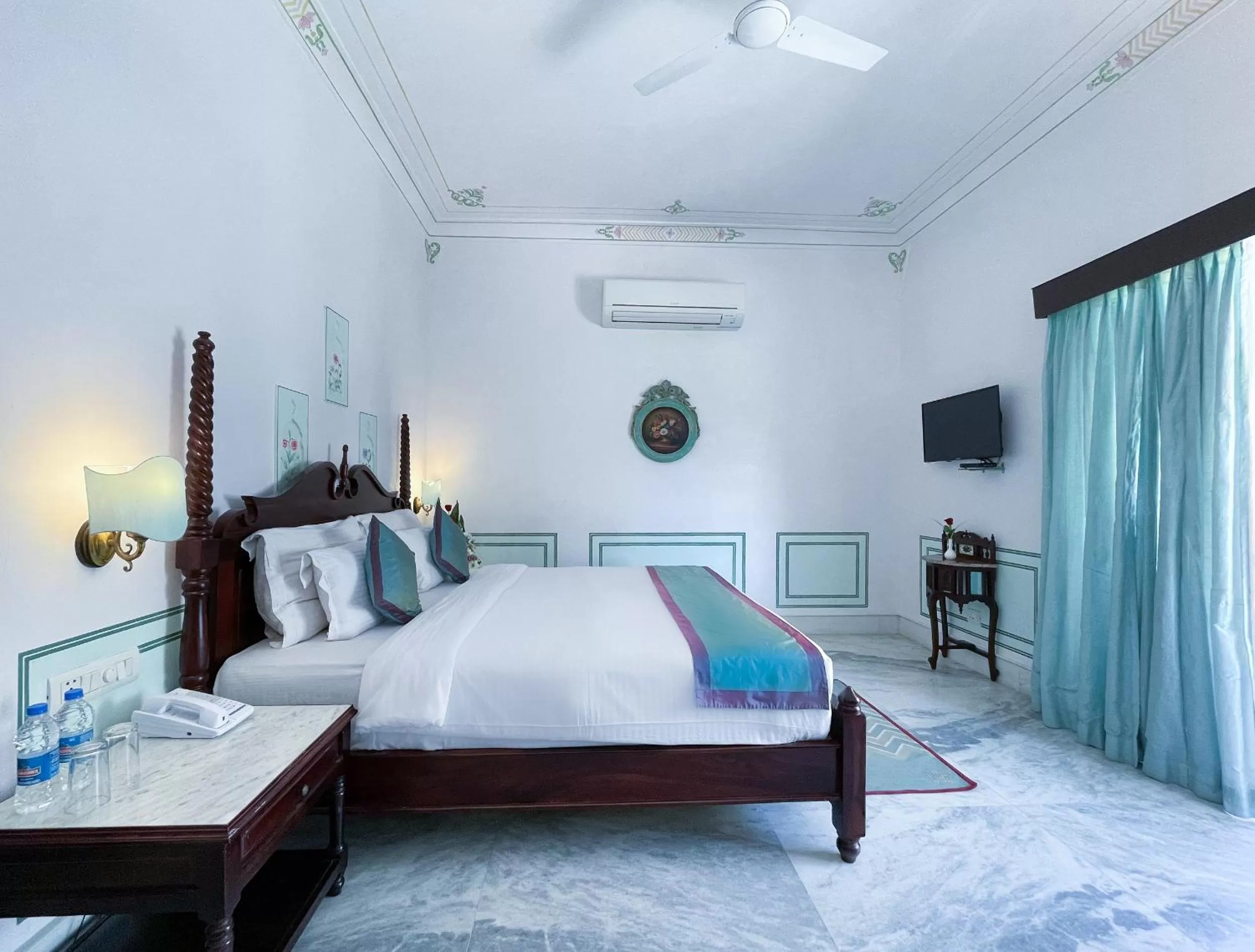 Double Room with Balcony in Amar Kothi