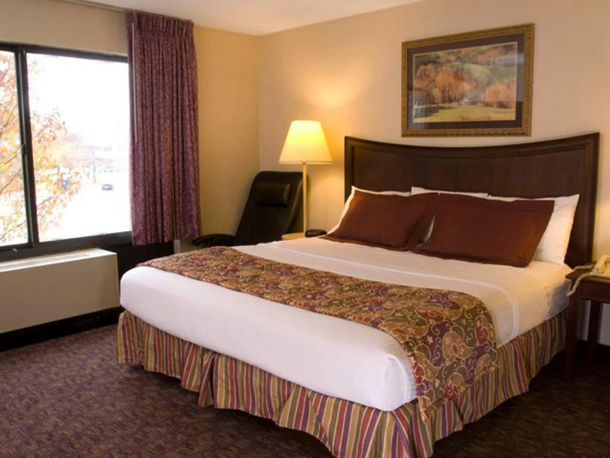 King Room in Lamplighter Inn-South