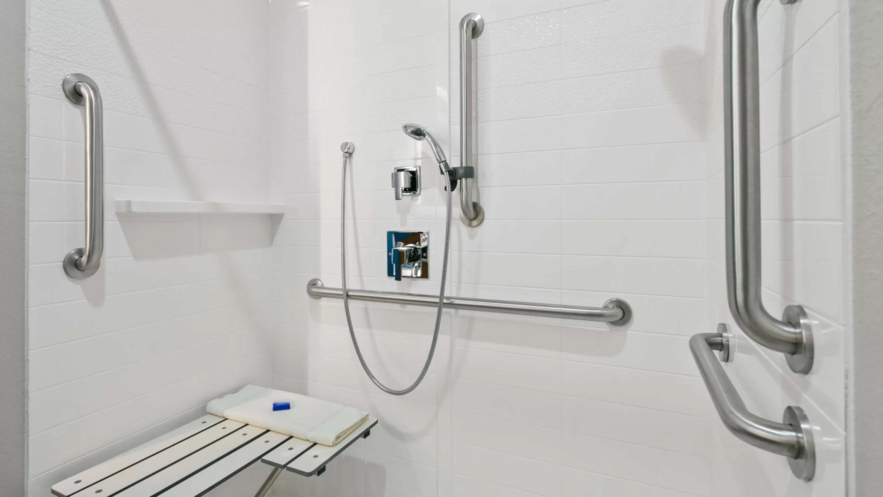 King Suite with Roll-in Shower - Mobility Access in Best Western Plus Houston Atascocita Inn & Suites