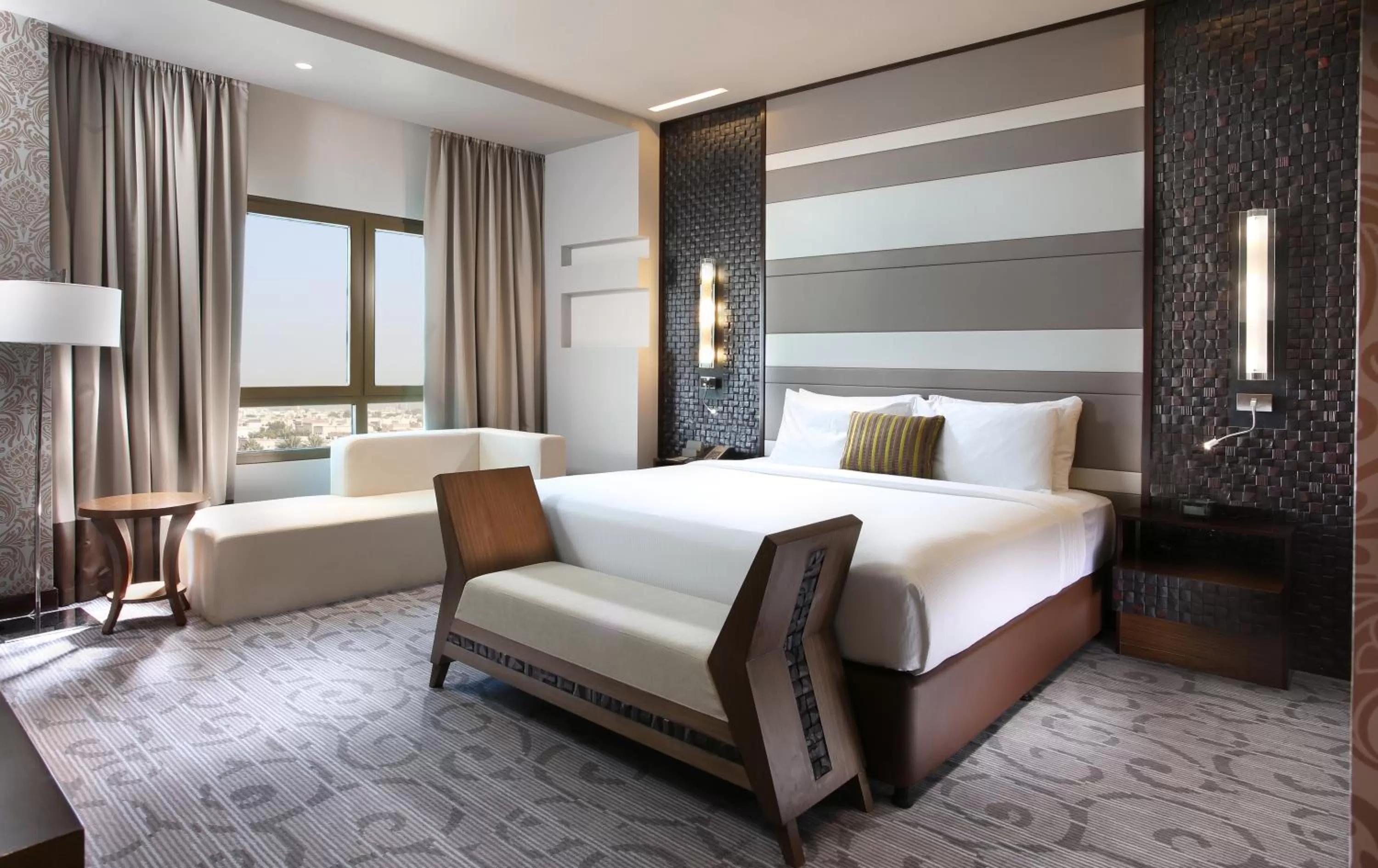 Deluxe Suite - Complimentary Shuttle Bus to Beach & Mall of the Emirates in Metropolitan Hotel Dubai