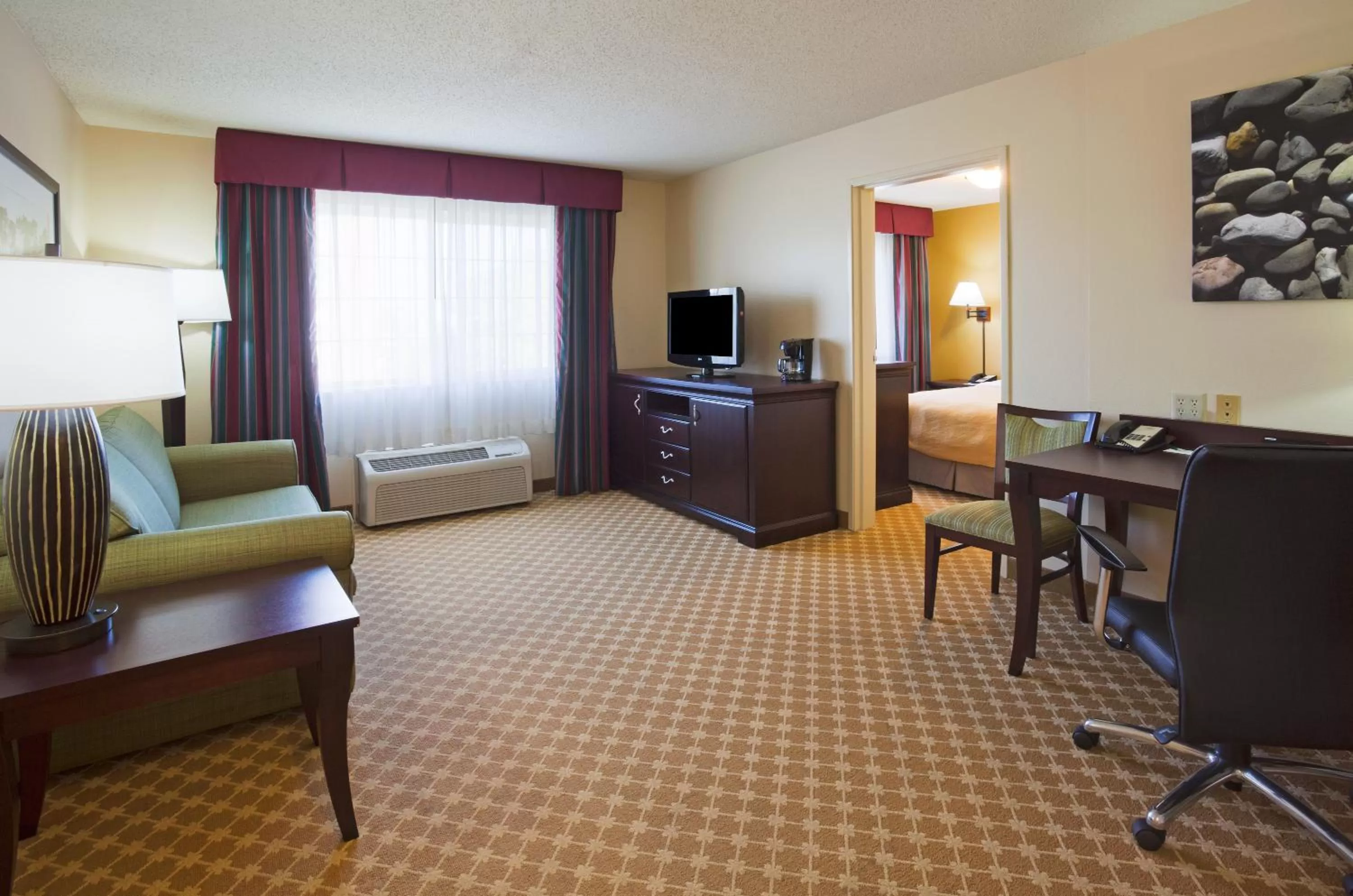 One-Bedroom Queen Suite with Sofa Bed in Country Inn & Suites by Radisson, Sioux Falls
