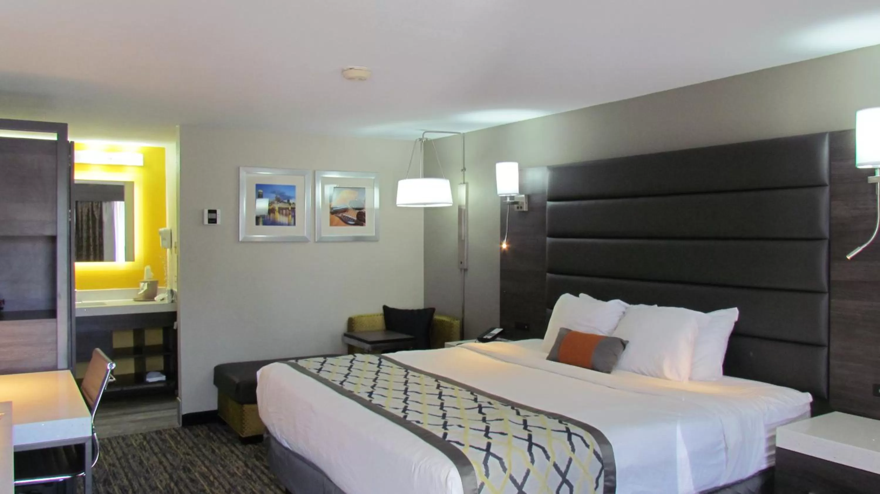 Deluxe King Room - Non-Smoking in Baymont by Wyndham Murfreesboro