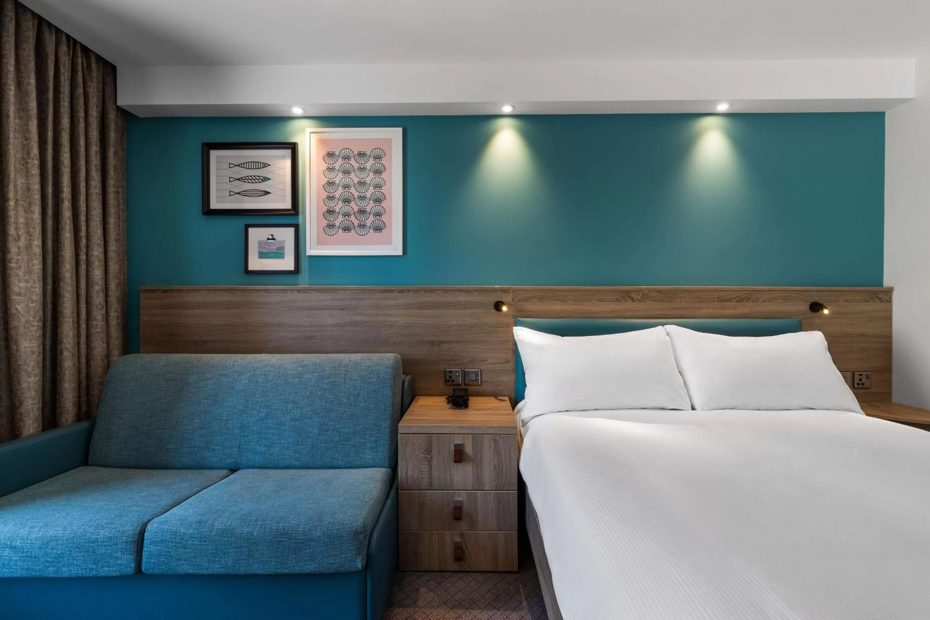 Queen Room with Sofa Bed in Hampton By Hilton Torquay
