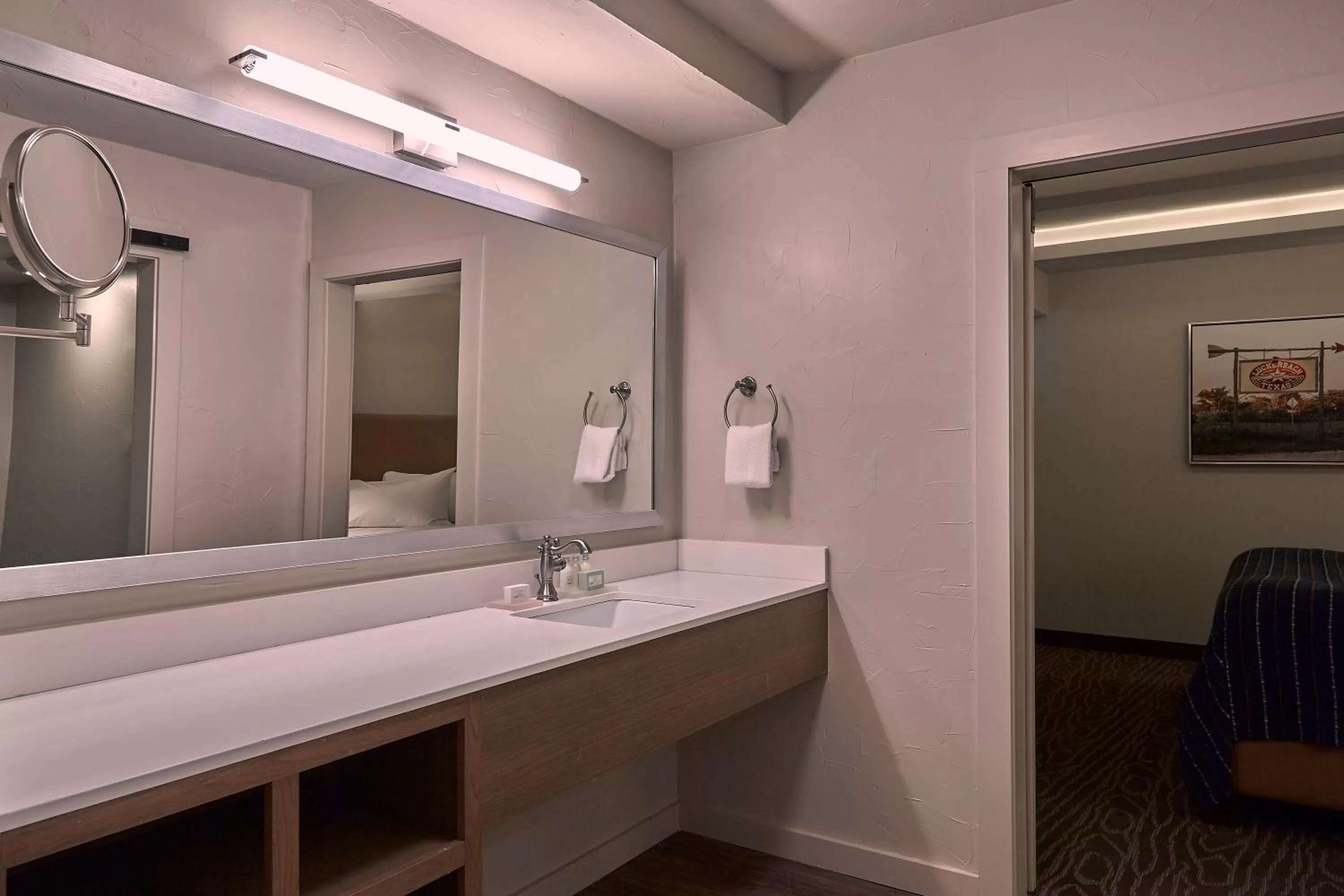 One-Bedroom King Suite in Fredericksburg Inn and Suites