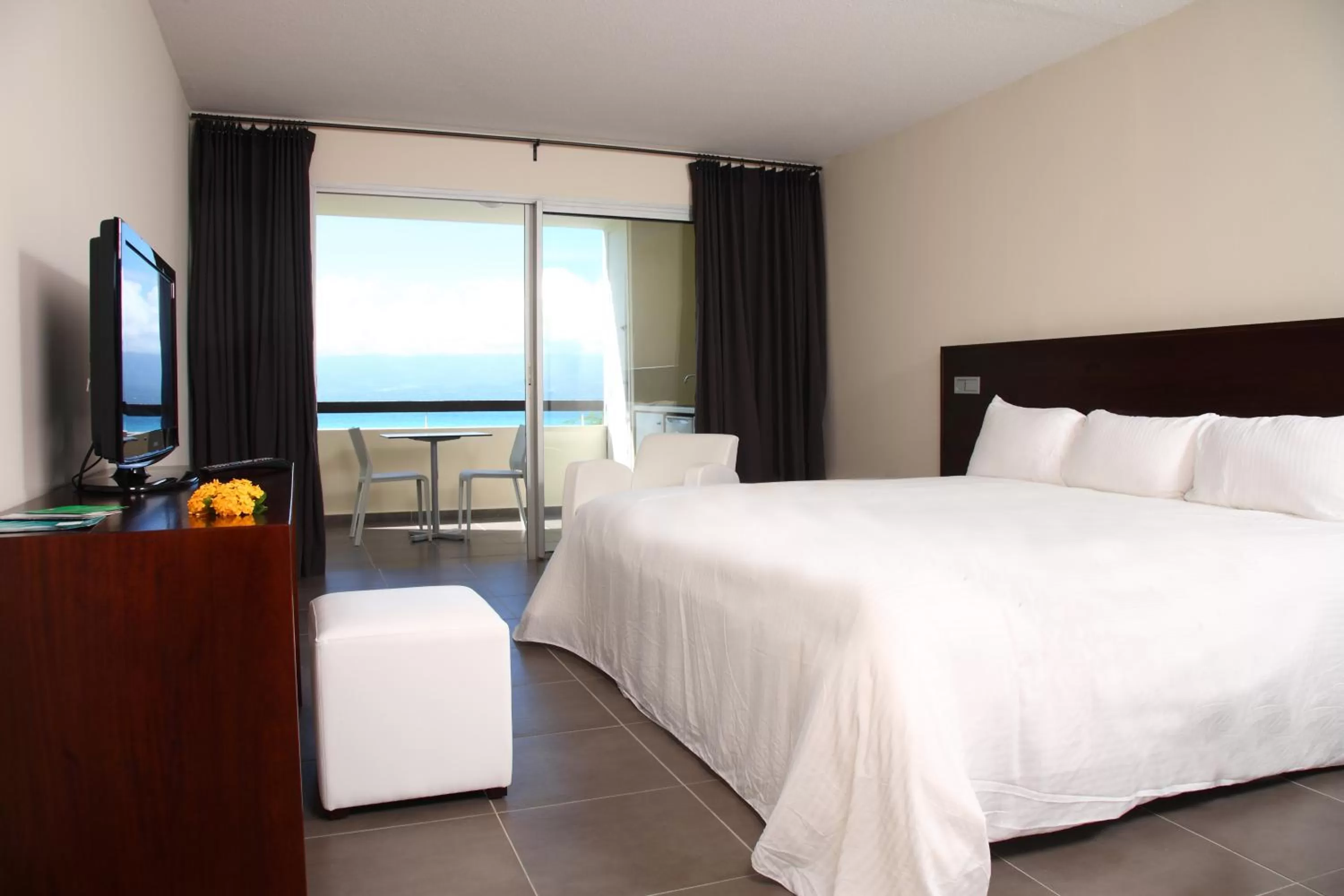 Superior Twin Room in Mahogany Hotel Residence & Spa