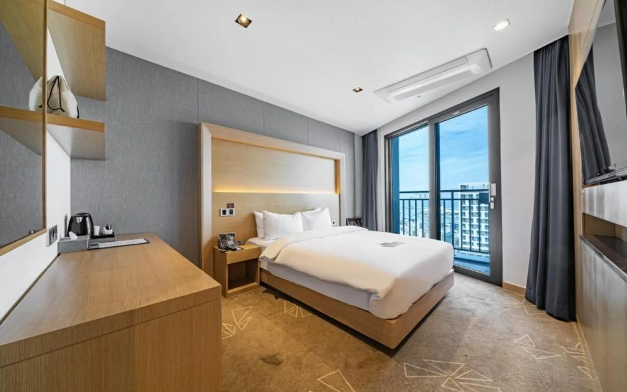 Double Room with Partial Ocean View in Sea Cruise Hotel