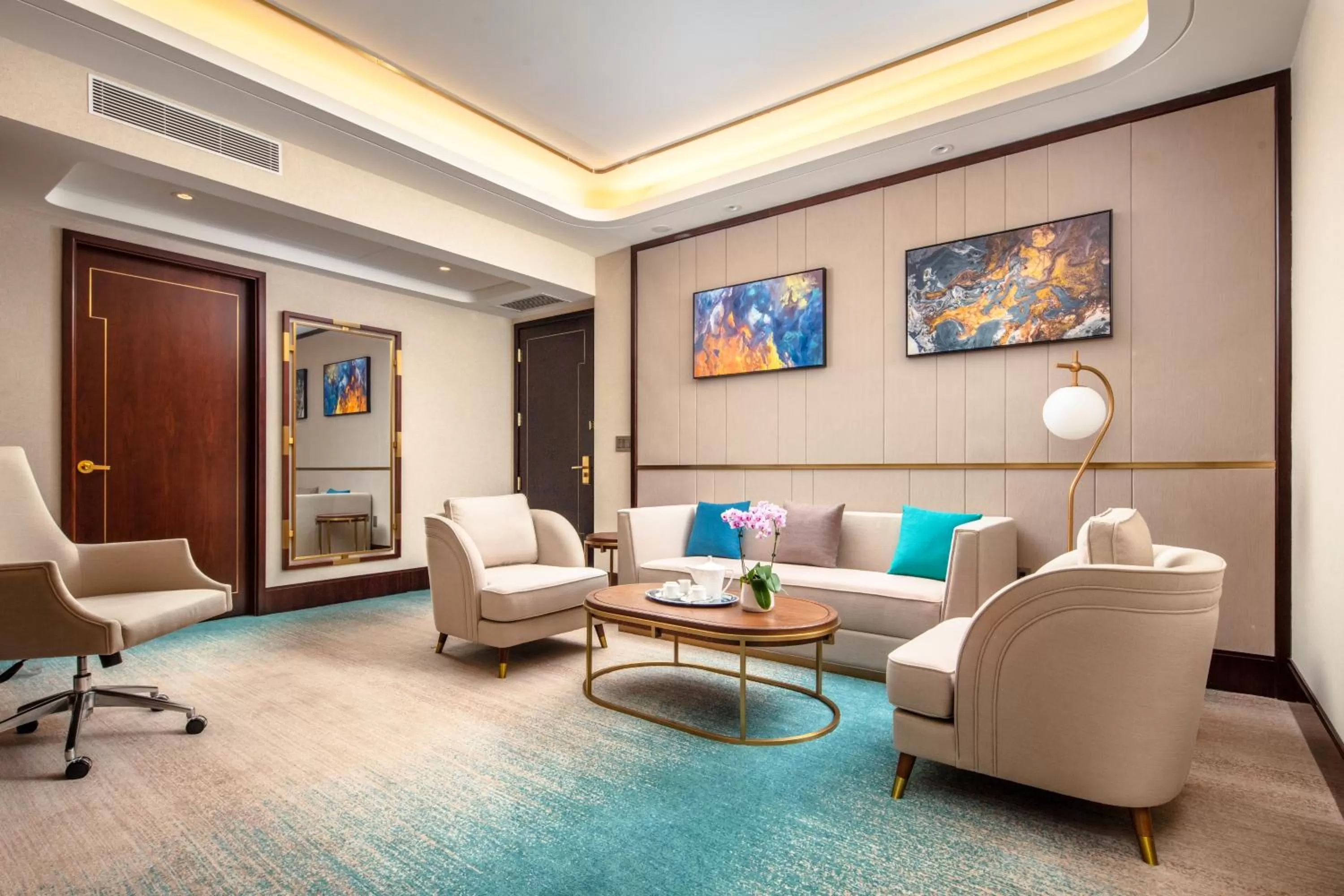 Premium Corner Suite 2 Queens One Bedroom in Blossom Hotel Houston, Curio Collection by Hilton