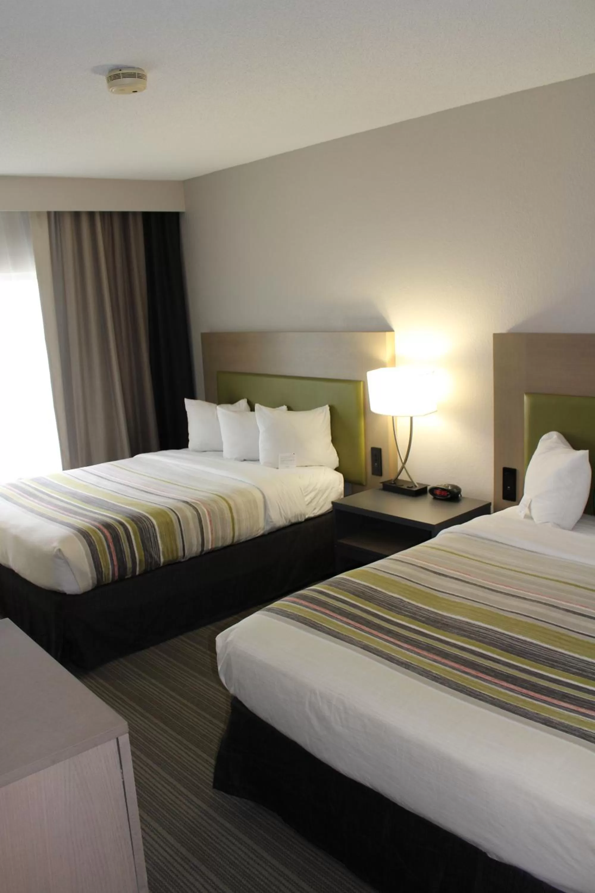 Queen Room with Two Queen Beds - Non-Smoking in Country Inn & Suites by Radisson, Romeoville - Bolingbrook