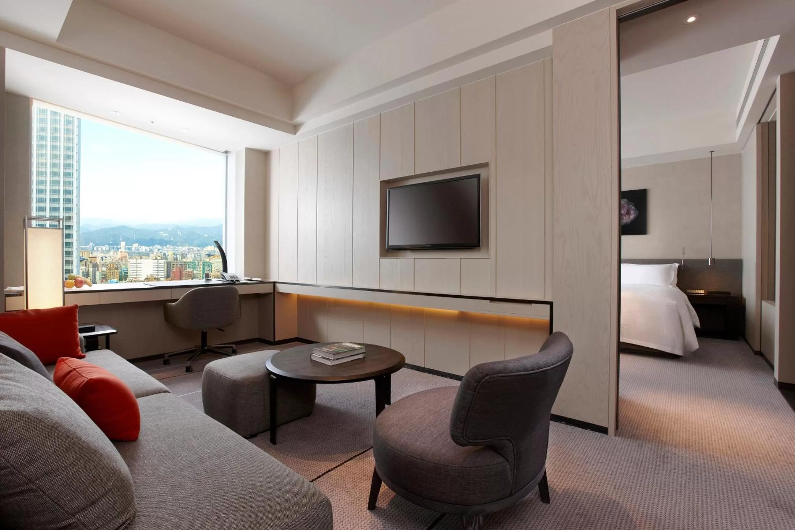 Deluxe Twin Suite in Humble House Taipei, Curio Collection by Hilton