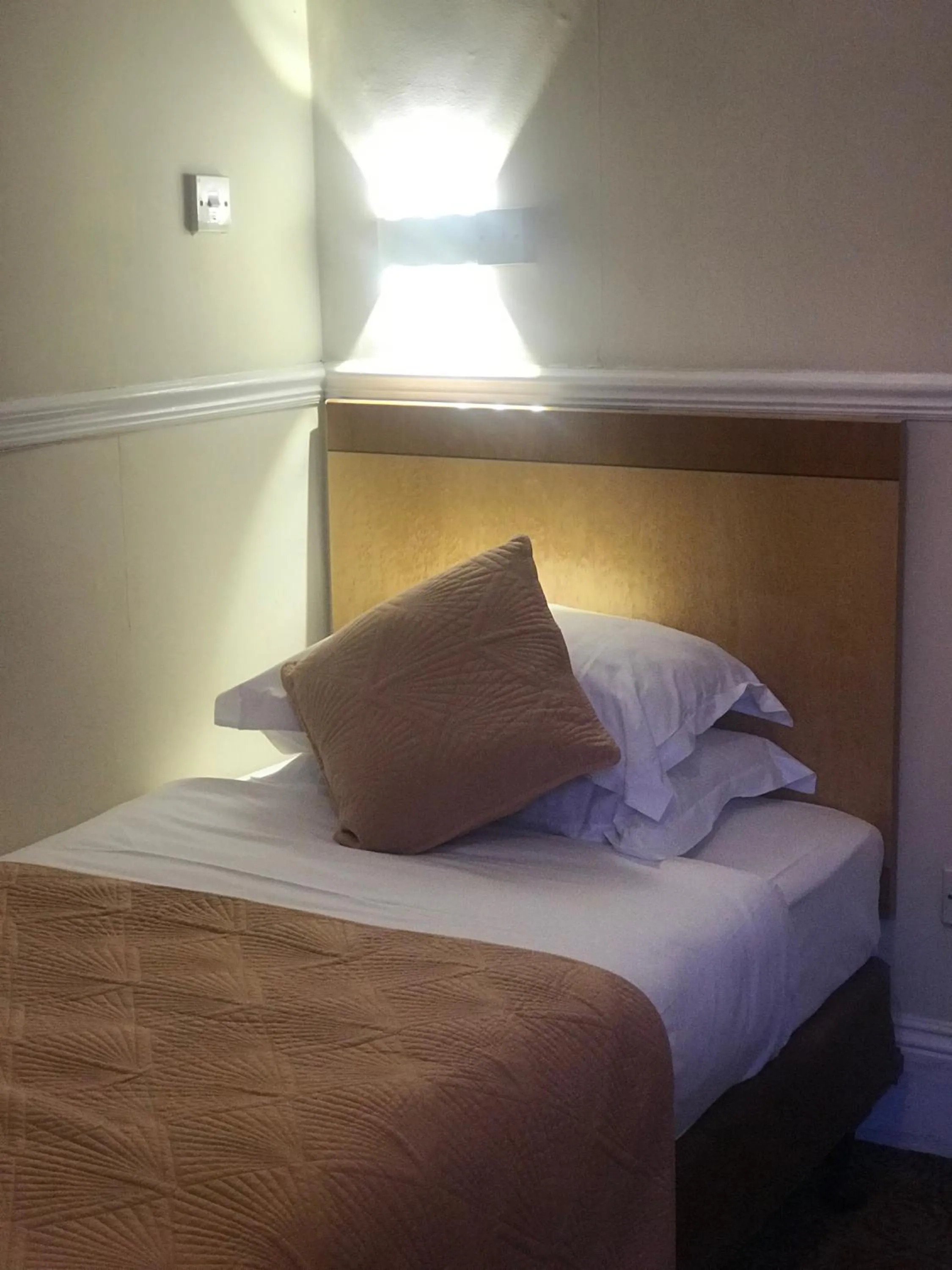 Standard Single Room in Eurobar & Hotel