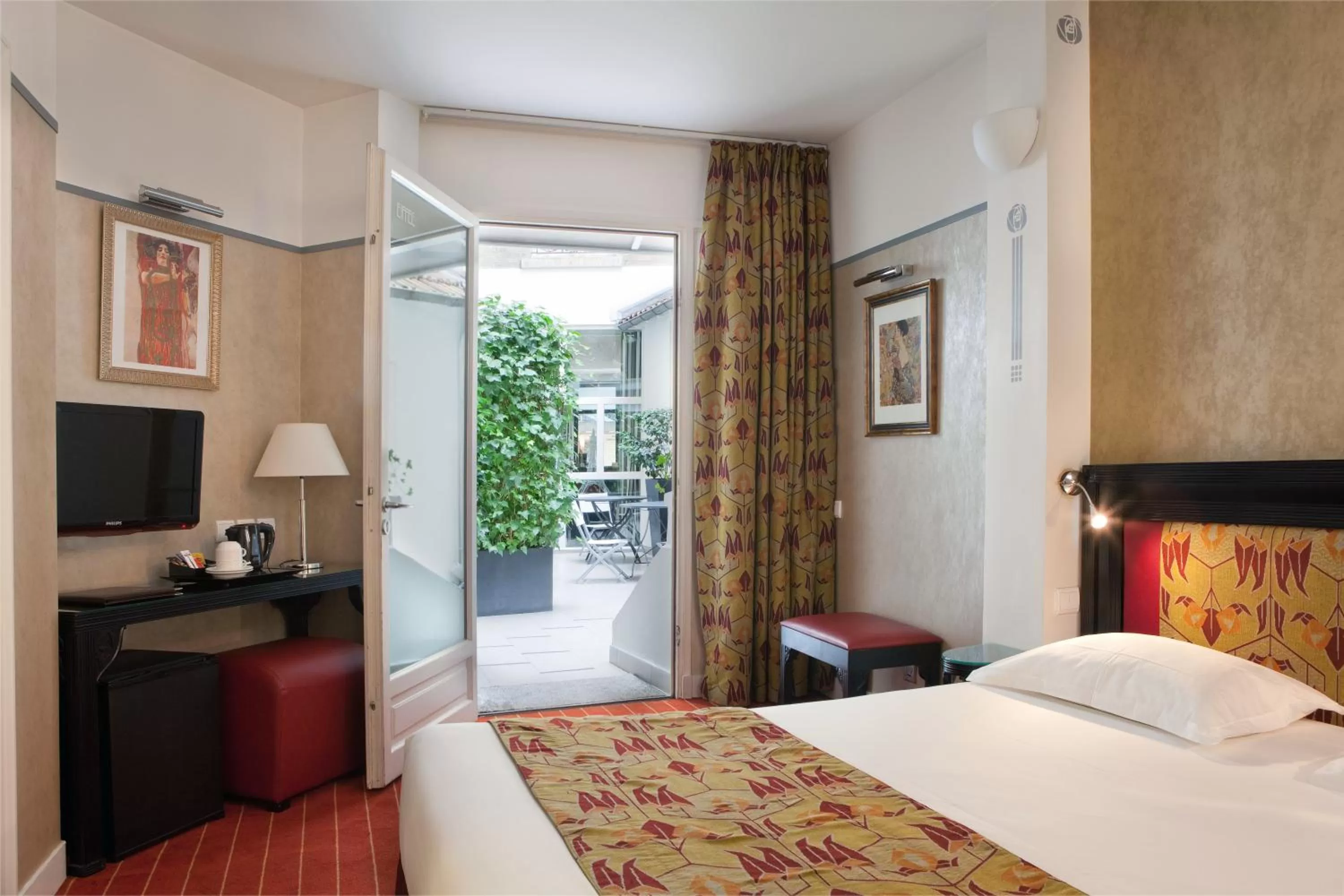 Superior Room in Hotel Eiffel Seine
