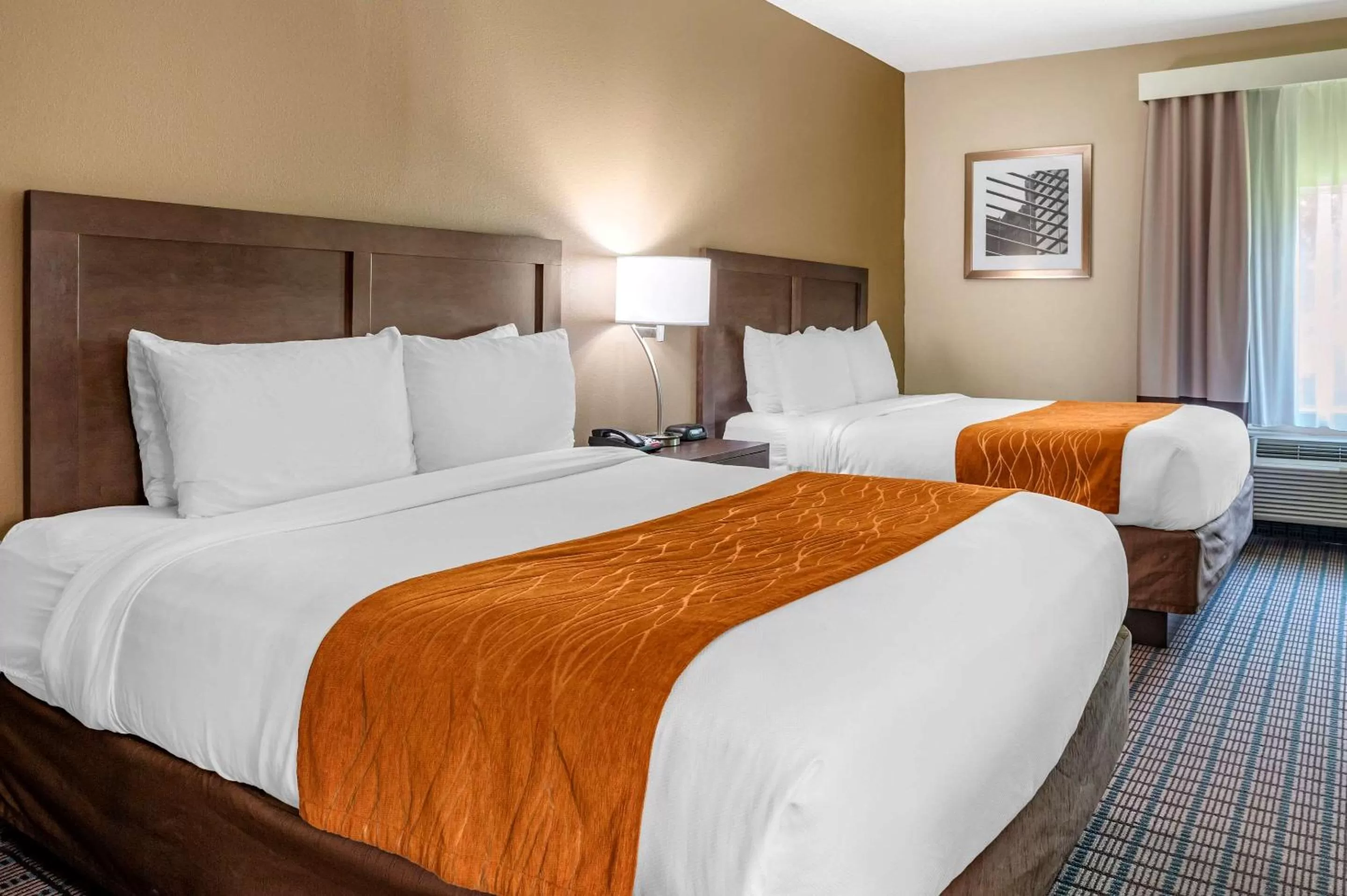 Queen Room with Two Queen Beds - Non-Smoking in Comfort Inn & Suites Cincinnati Uptown Clifton