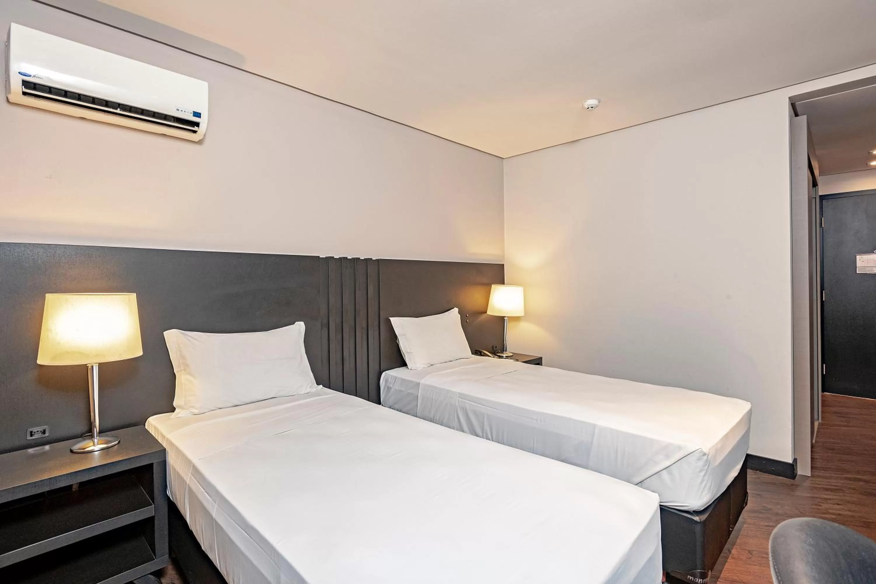 Luxury Twin Room - single occupancy in Slaviero Baia Norte Florianópolis