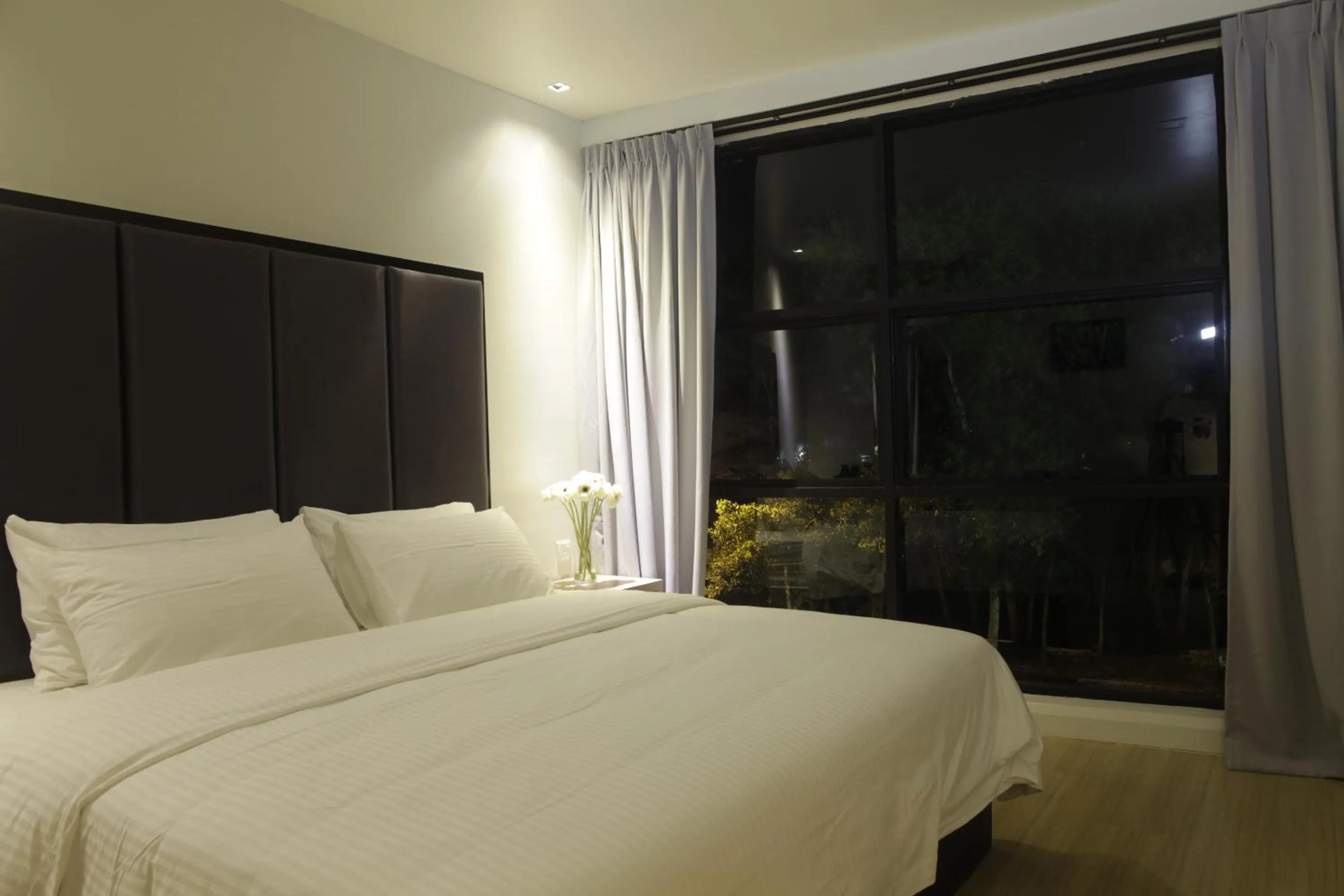 Deluxe King Room in I am Jazz Hotel