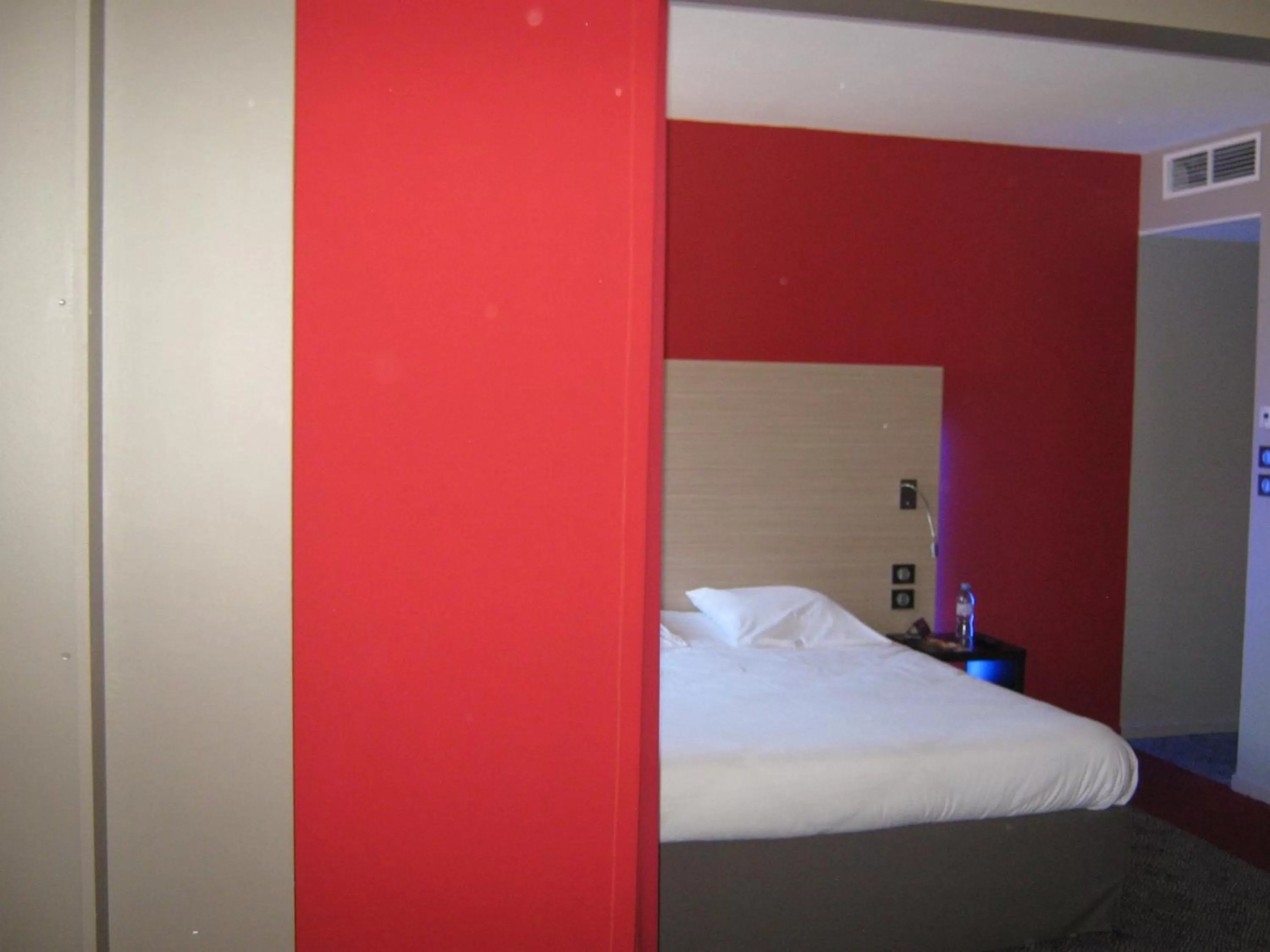Standard Family Suite with One Double Bed and Sofa in ibis Styles Saint Dizier