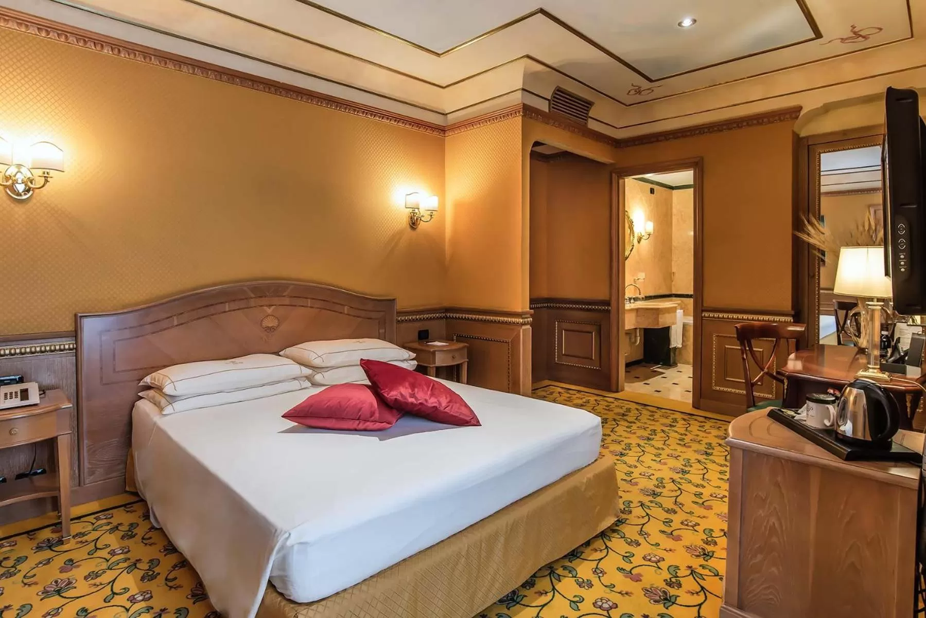 Deluxe Double or Twin Room in River Palace Hotel