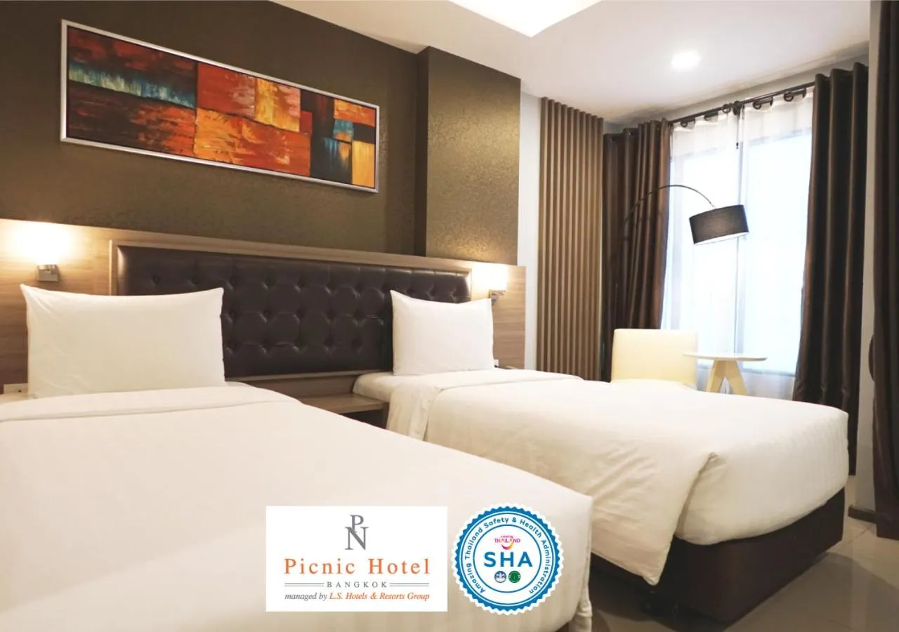 Standard Twin Room in Picnic Hotel Bangkok - Rang Nam