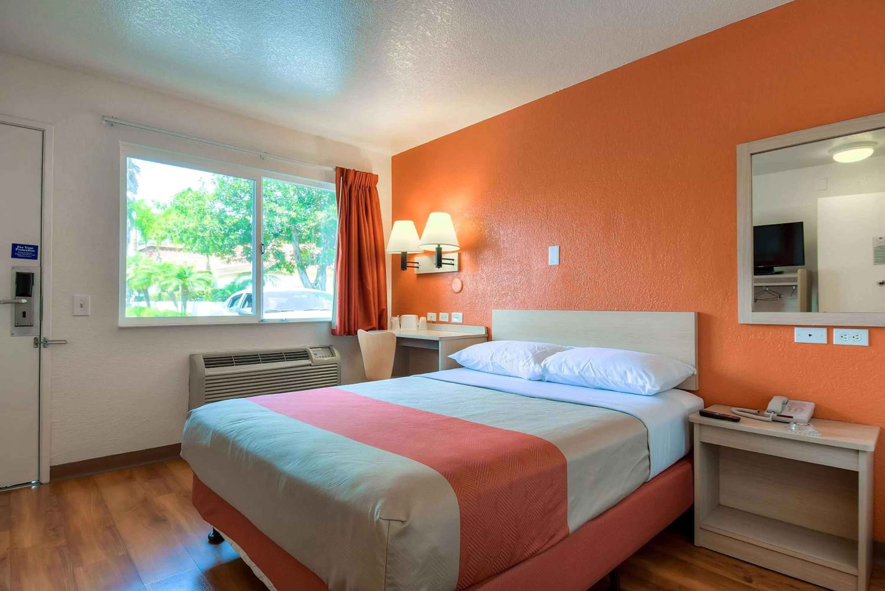 Queen Room in Motel 6-Westminster, CA - South - Long Beach Area