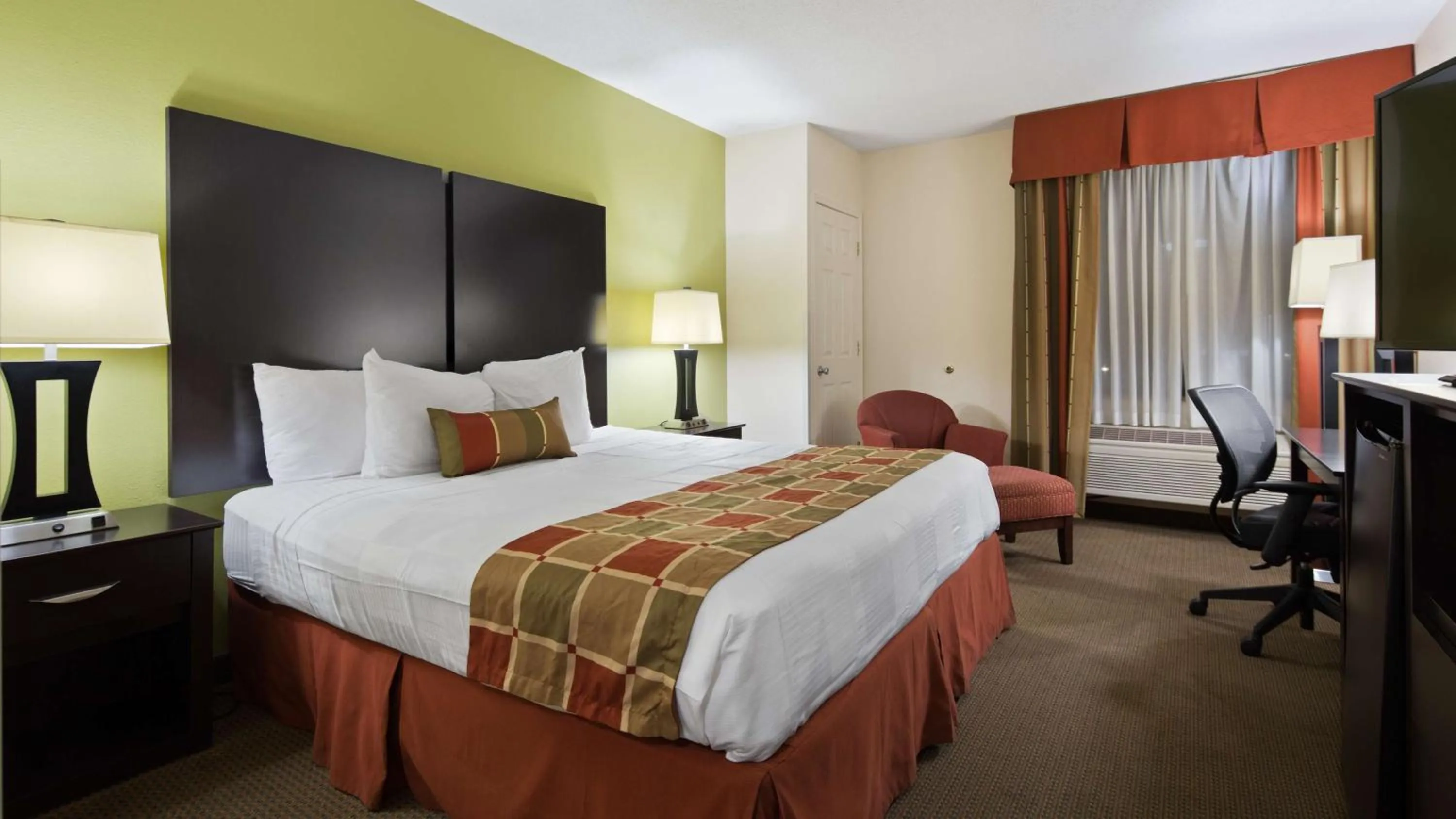 King Room - Disability Access in Best Western Plus Huntersville