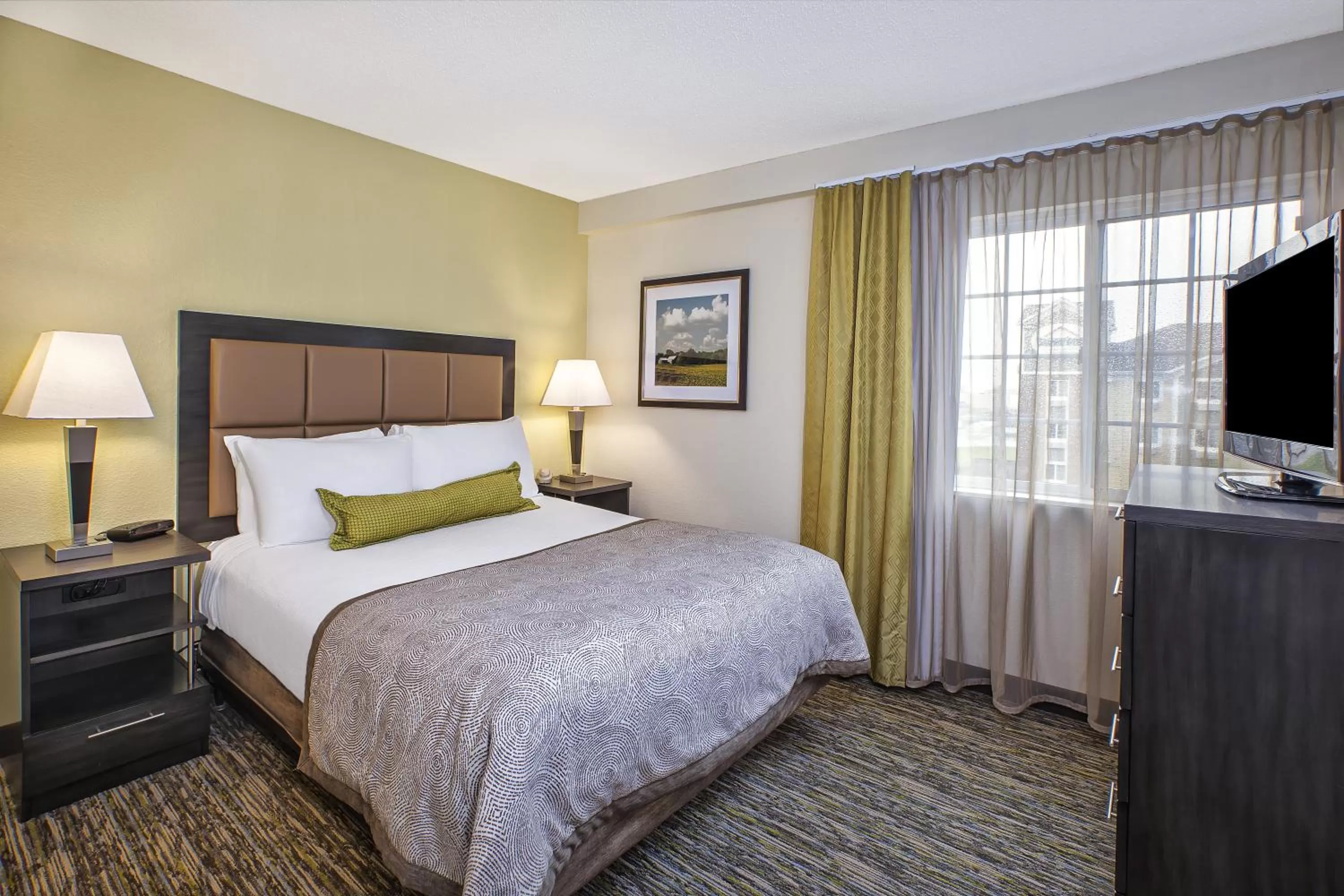 Queen Studio in Candlewood Suites Indianapolis Northeast by IHG