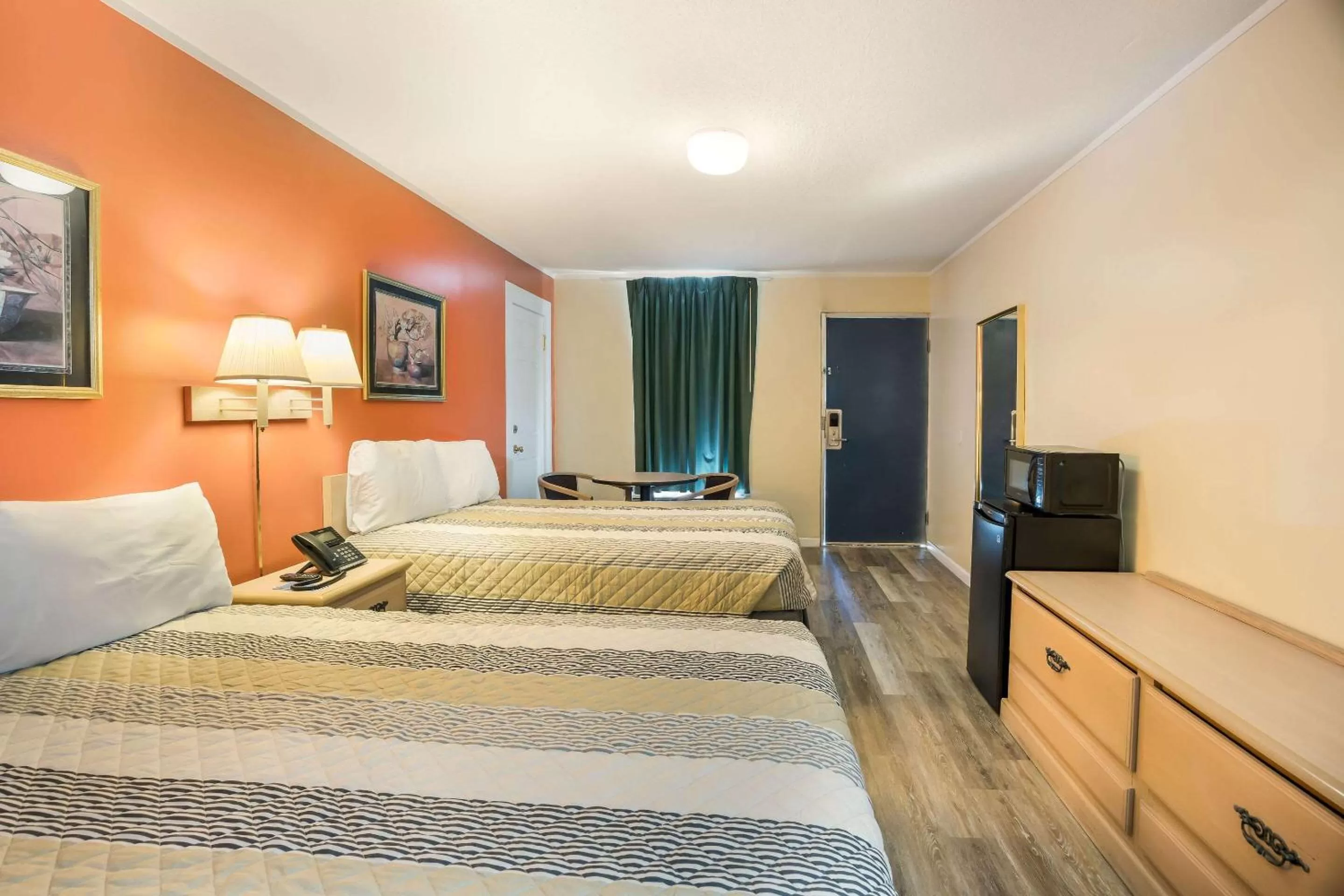 Standard Double Room with Two Double Beds - Smoking/Ground Floor in Rodeway Inn