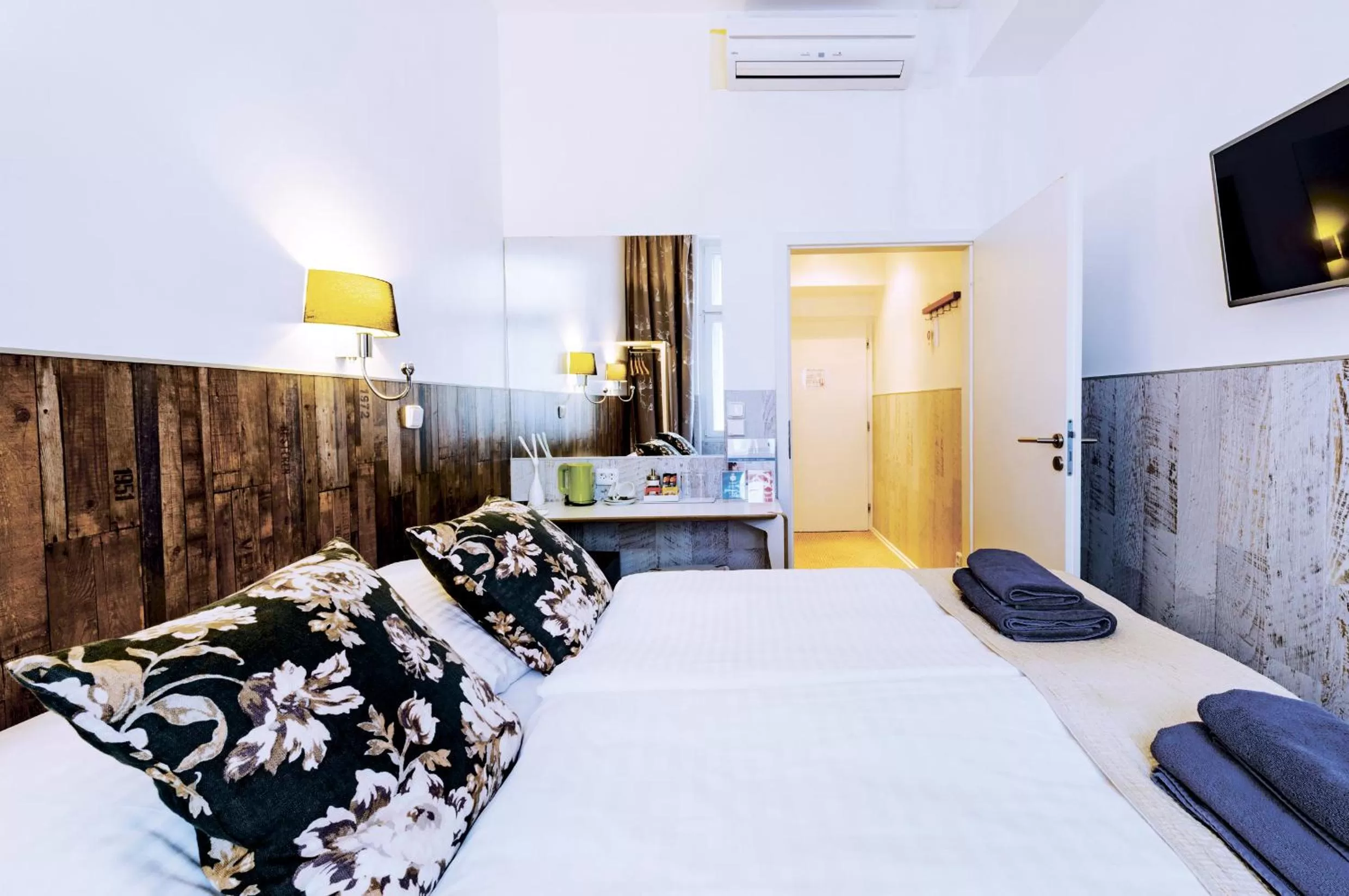 Double or Twin Room in Royal Court Hotel