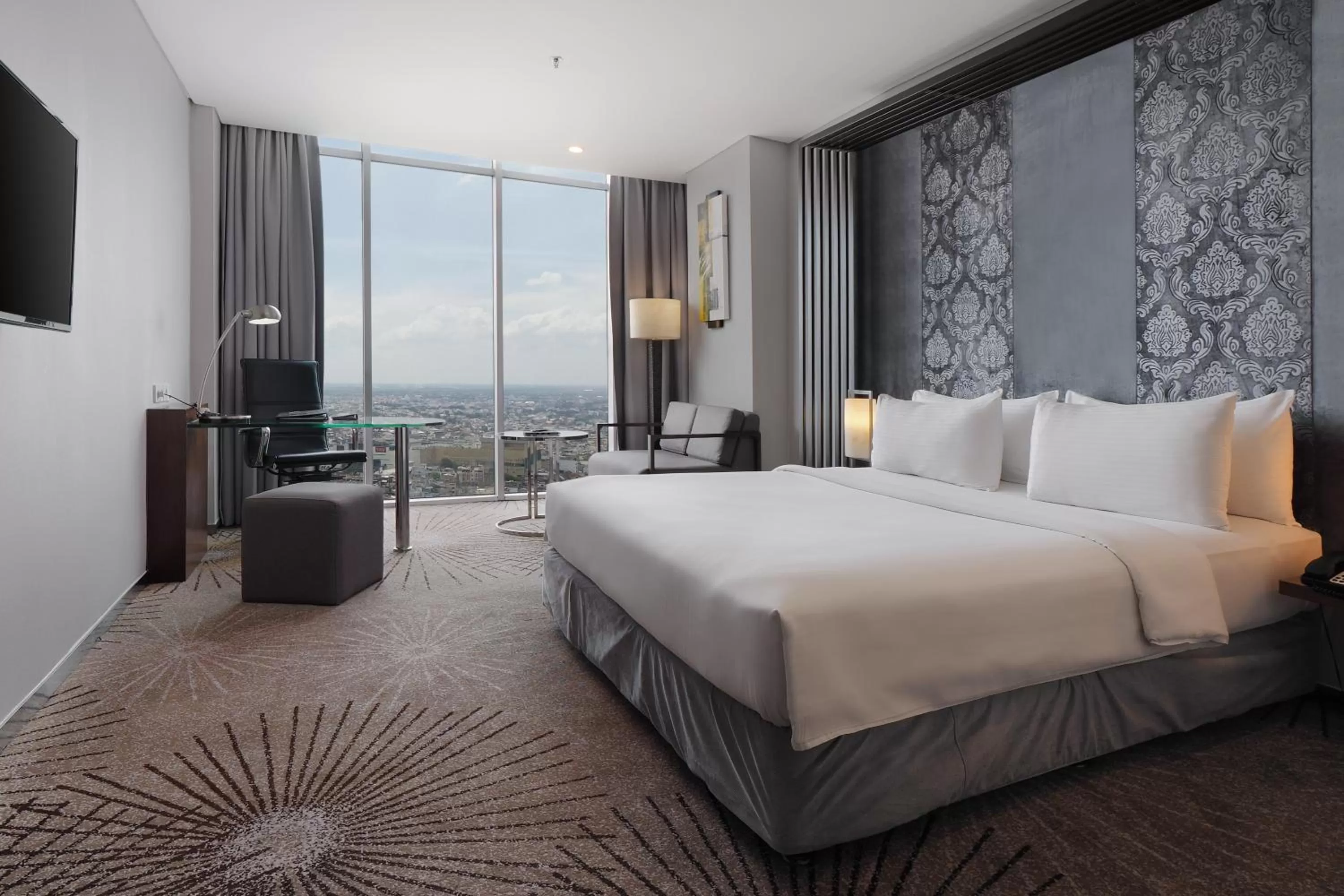 Superior Deluxe Queen Bed - Smoking in Cambridge Hotel Medan