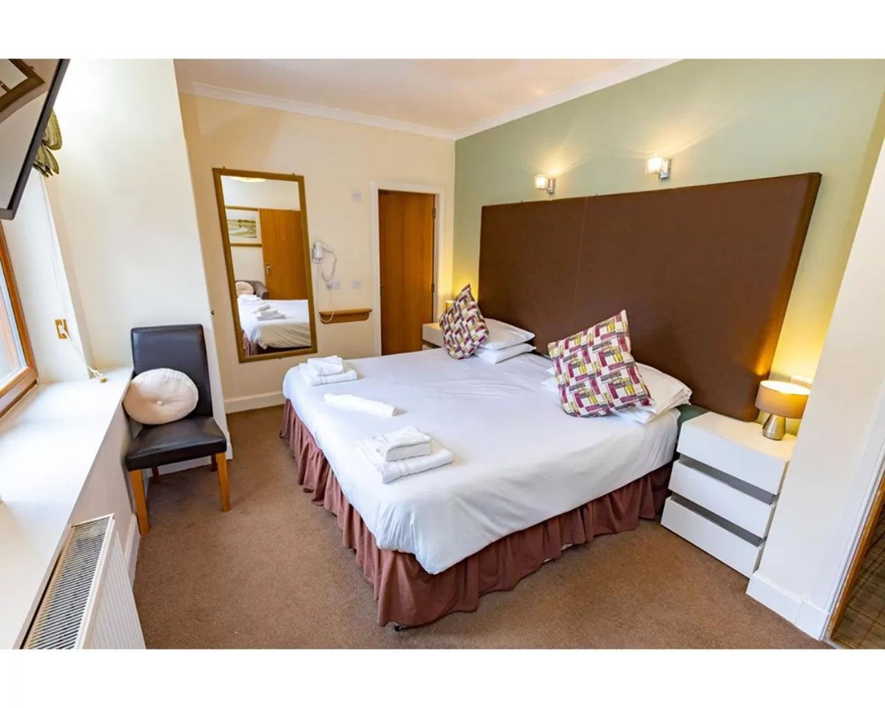 Standard Twin Room in Crown Hotel