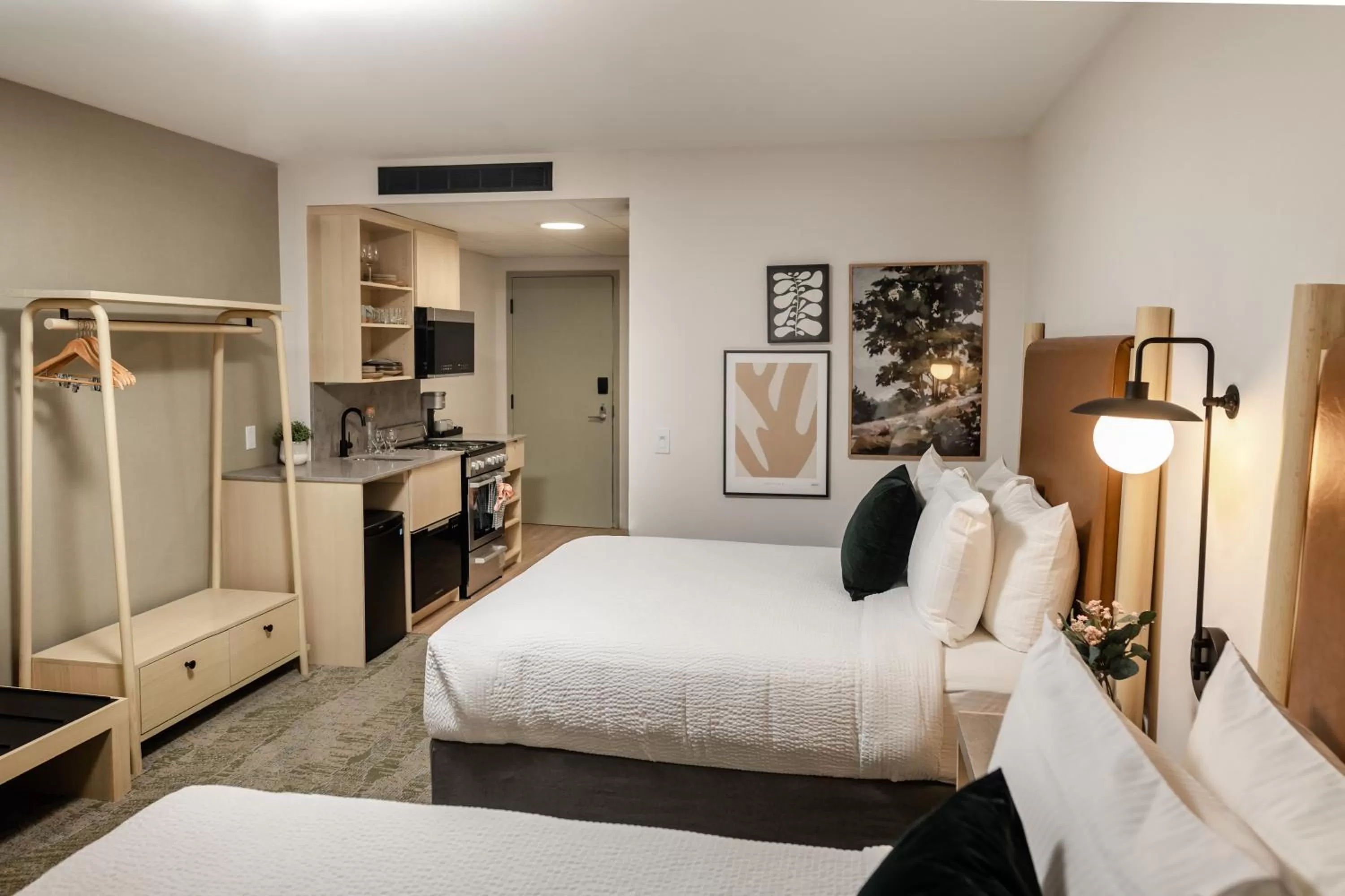 Alpine Kitchen Suite, 2 Queens in Forest Park Hotel