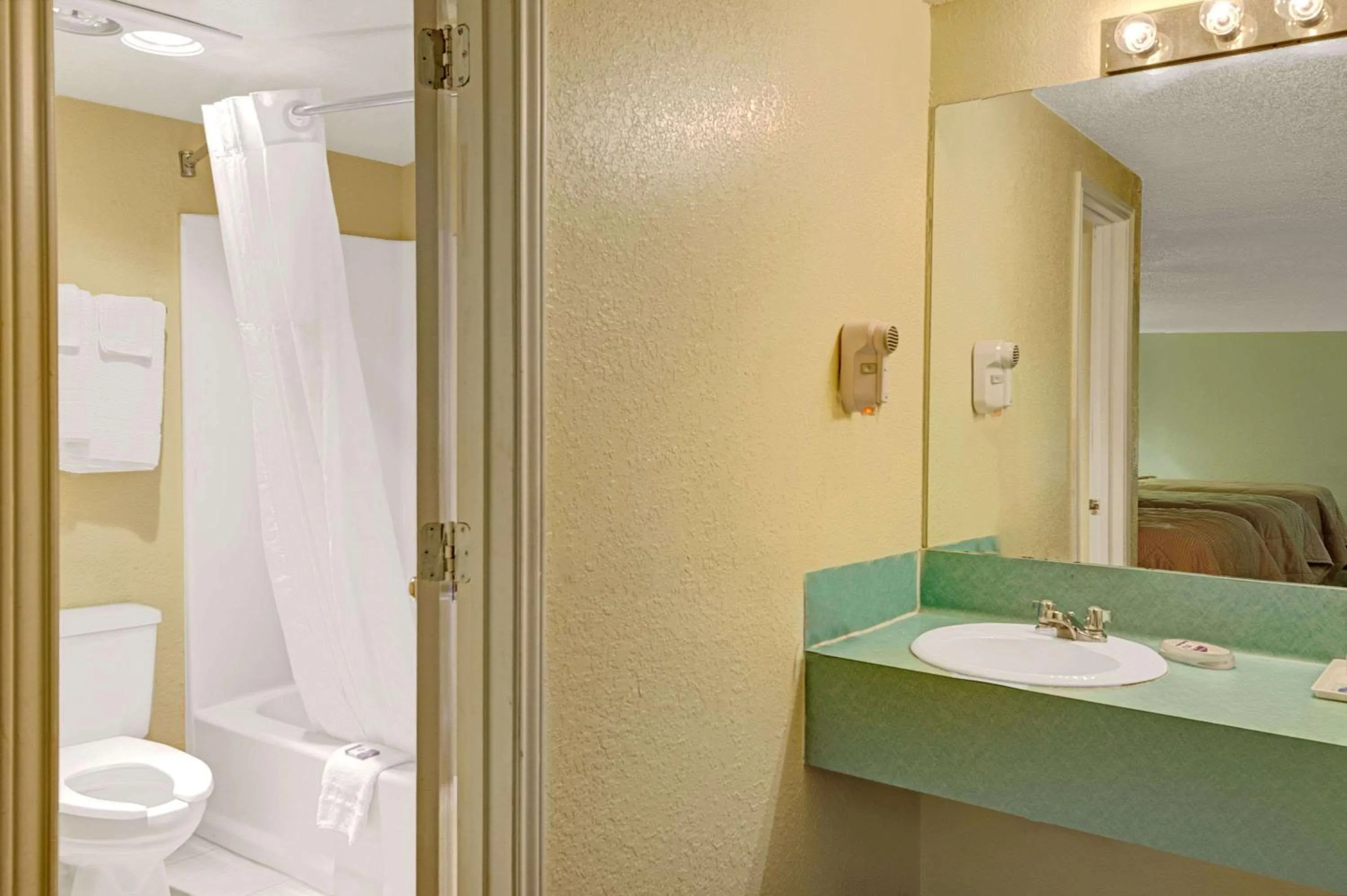 King Room- Non-Smoking in White Rock Inn