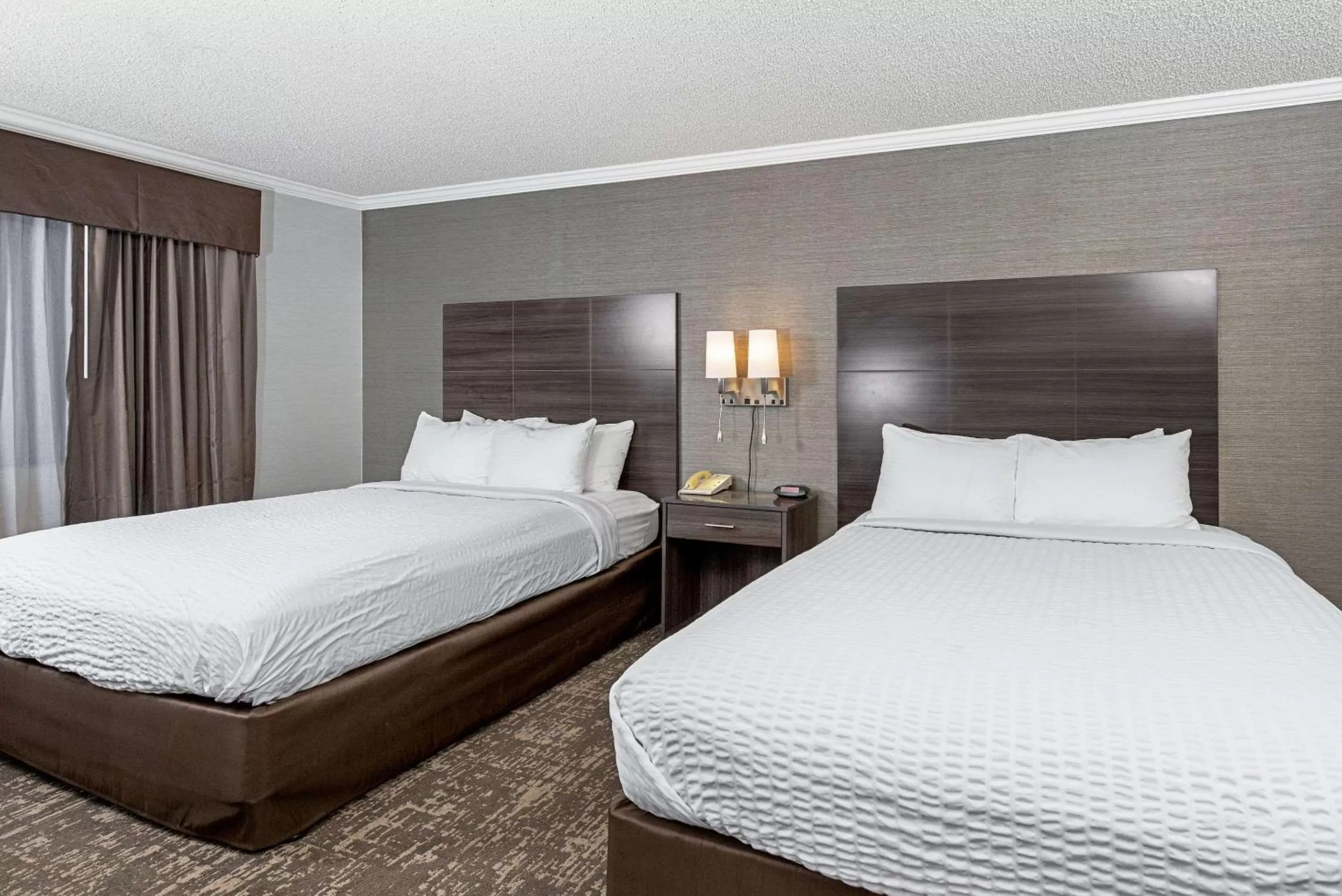 Queen Room with Two Queen Beds and Tub - Accessible/Non-Smoking in Clarion Inn Silicon Valley
