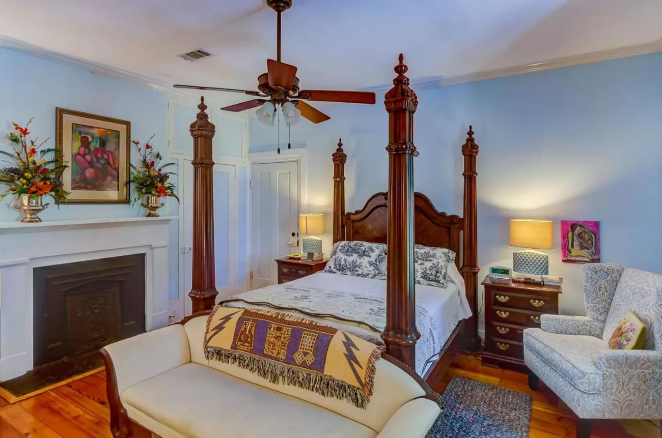 Deluxe Queen Room in Steele Cottage