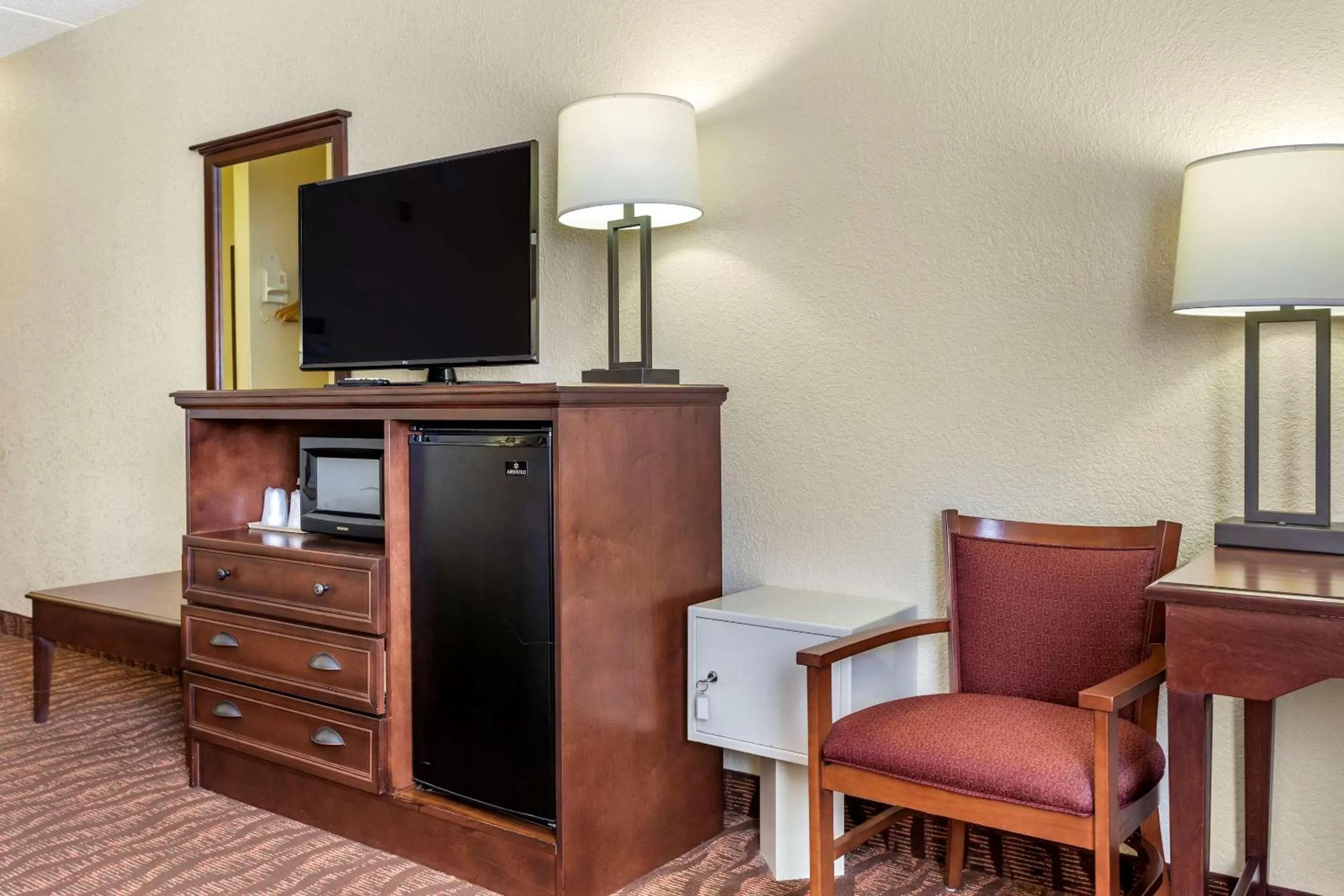 Queen Room with Two Queen Beds and Roll-In Shower - Accessible/Non-Smoking in Comfort Inn & Suites Branson Meadows