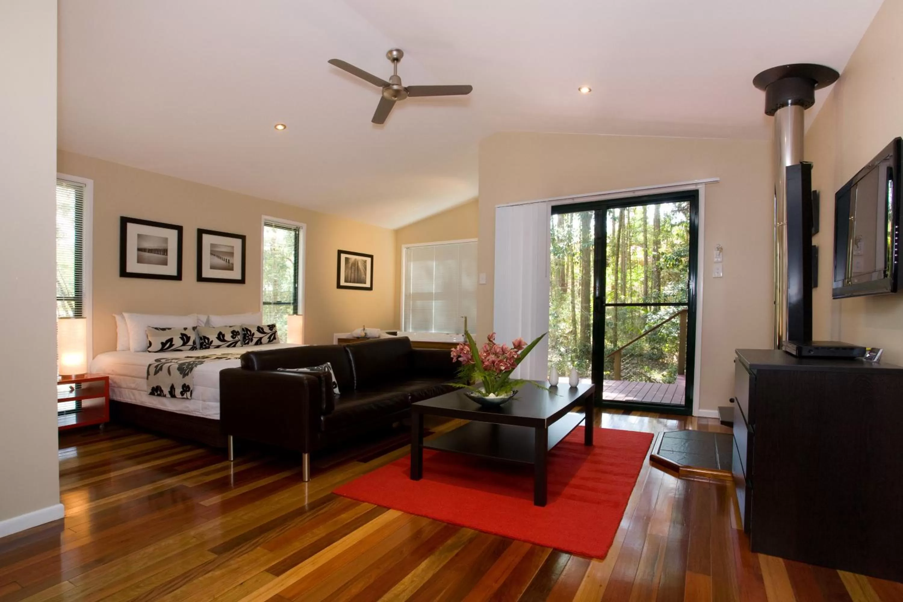 Deluxe Double Room Interlude in Amore On Buderim Rainforest Cabins