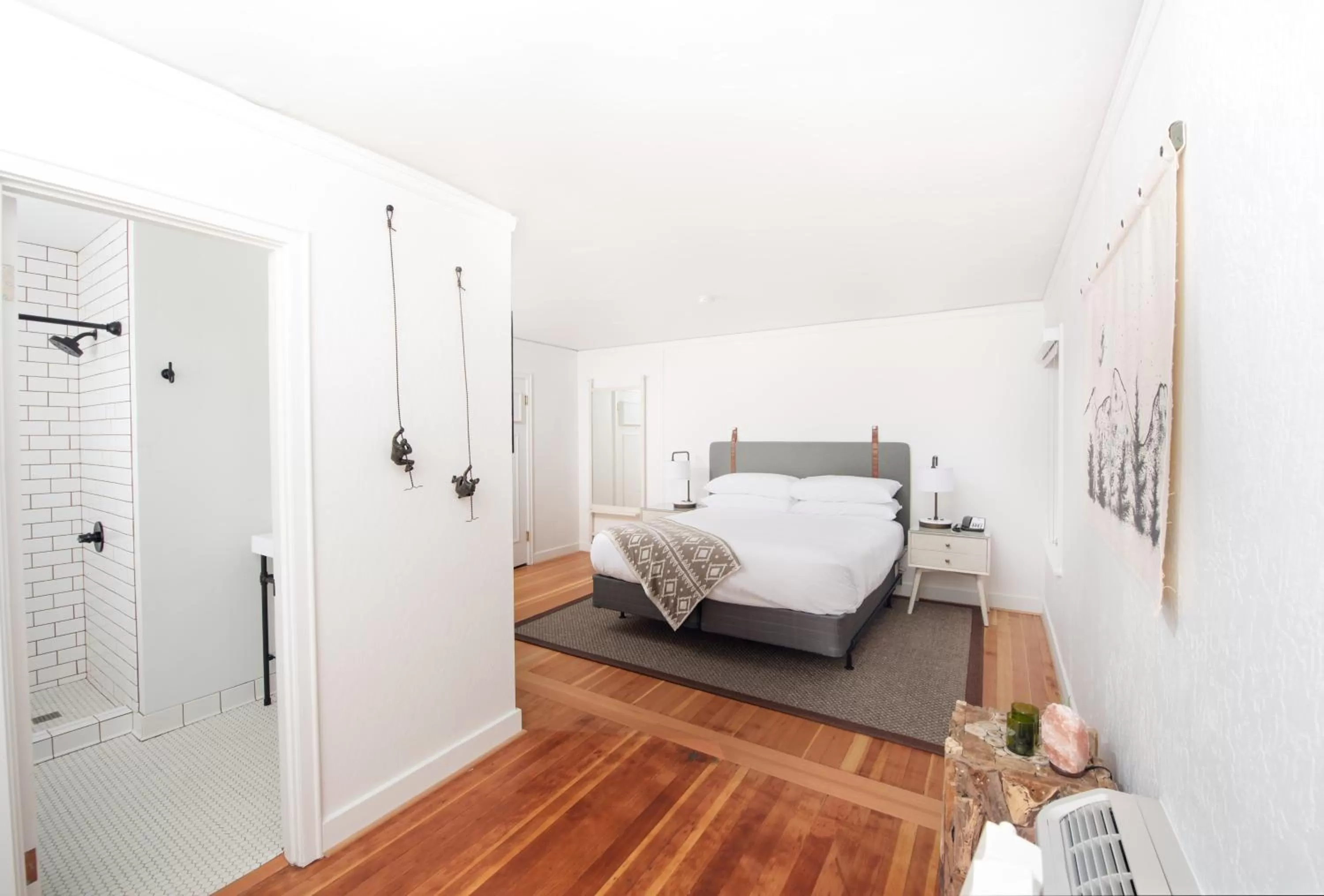 Deluxe Queen Room in SCP Redmond Hotel