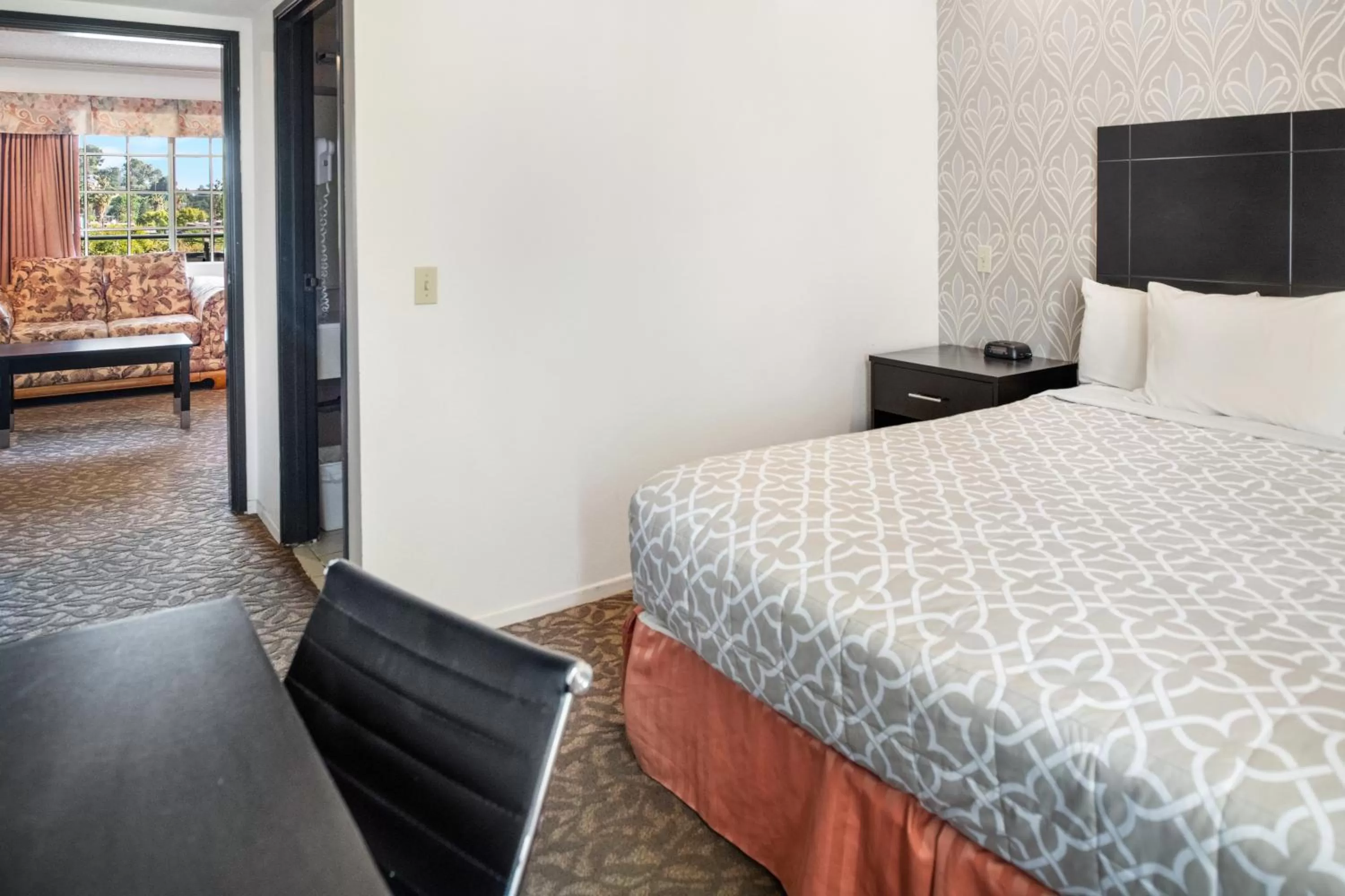 King Room in Glendale Hotel