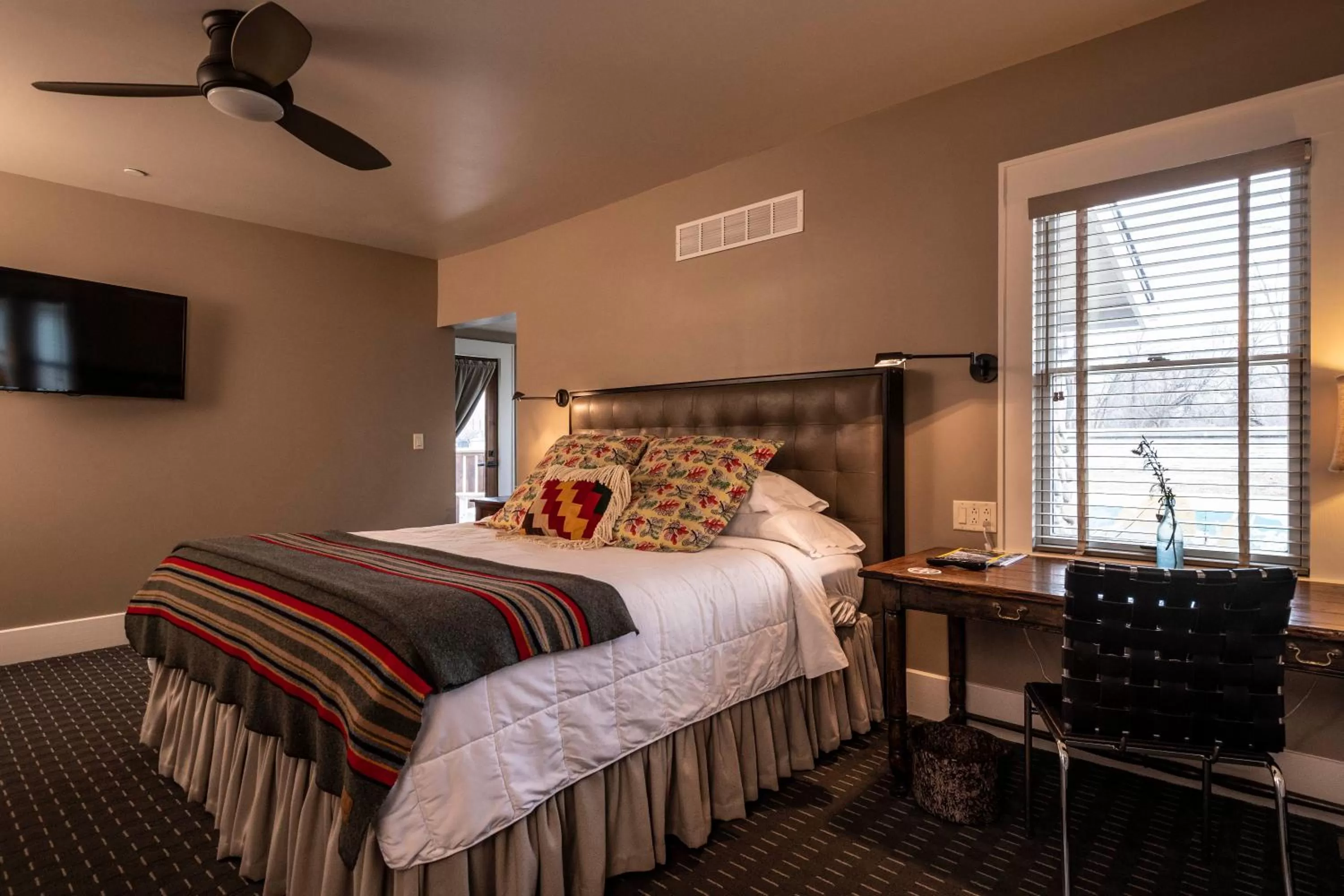 Family Room with Balcony in Hotel Broad Ripple