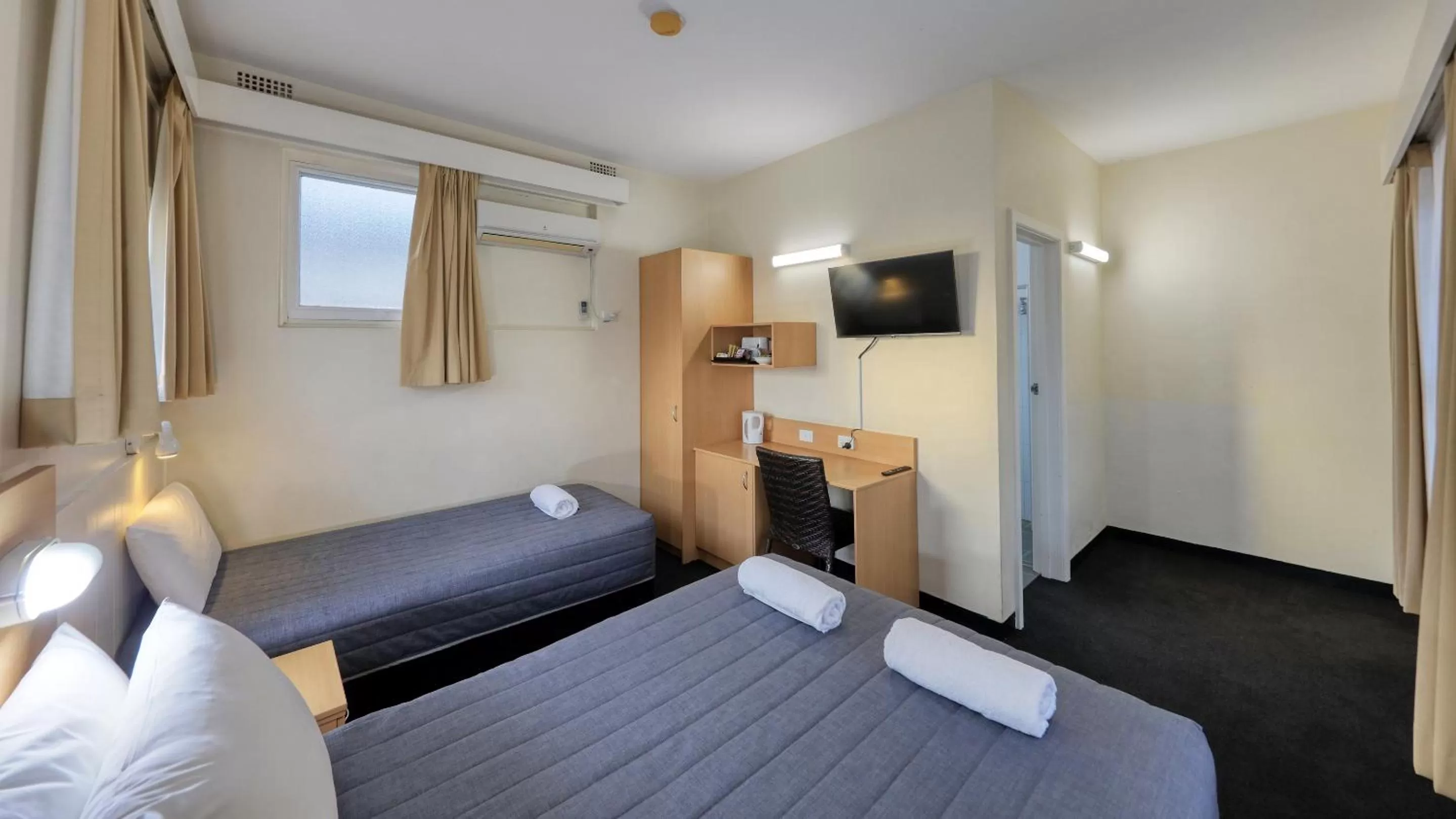 Twin Room in Cowra Motor Inn