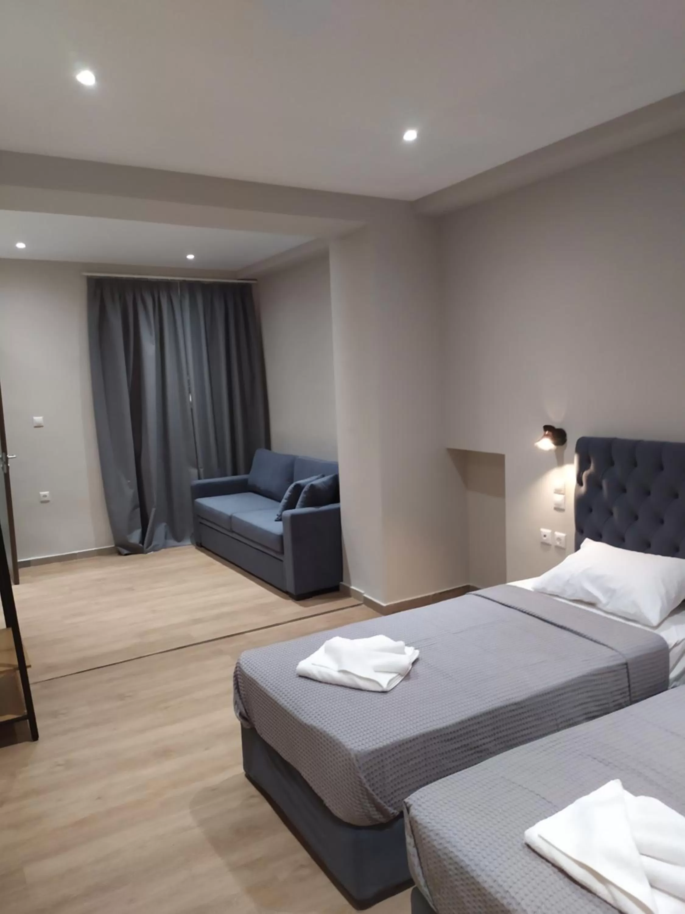 Budget Triple Room in New Amaryllis Hotel