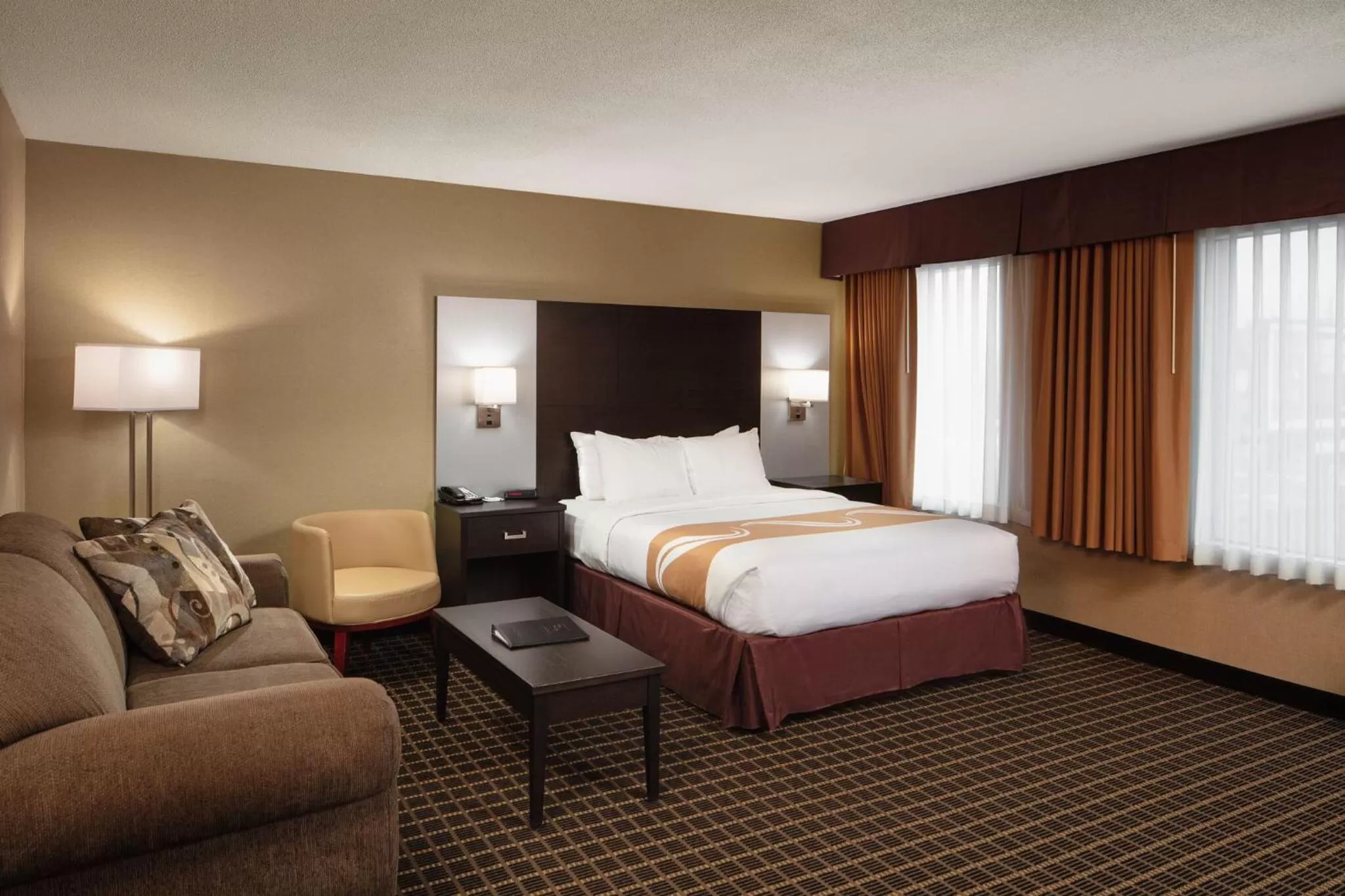 Deluxe King Suite with a joining living room & sofa bed in Quality Inn & Suites Windsor - Downtown